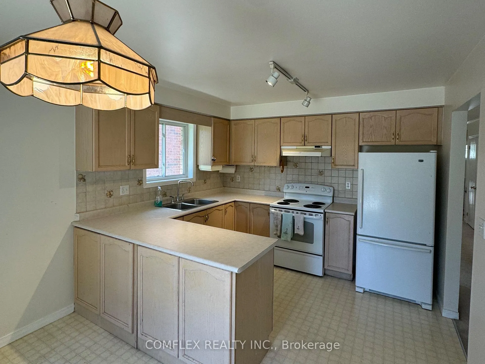 Photo 5 of 154 Carroll Crescent, Cobourg — HOMEH