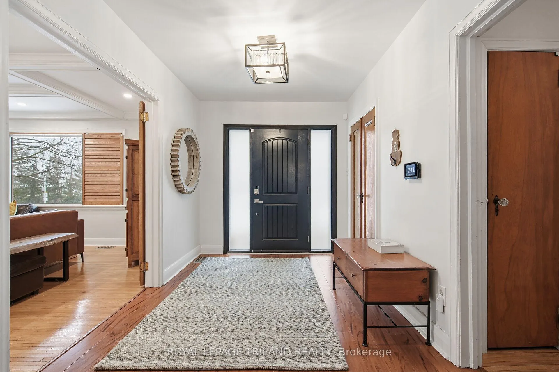 Photo 4 of 831 Riverside Drive, London, North P — HOMEH