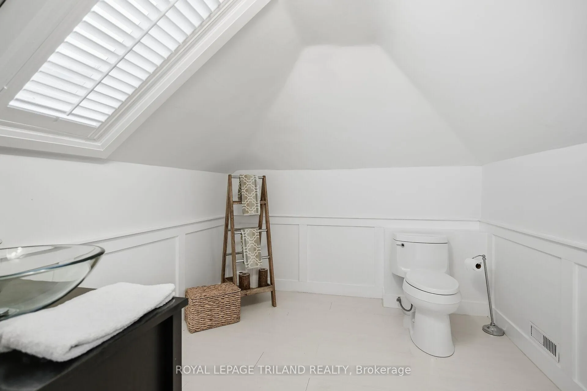 Photo 30 of 831 Riverside Drive, London, North P — HOMEH
