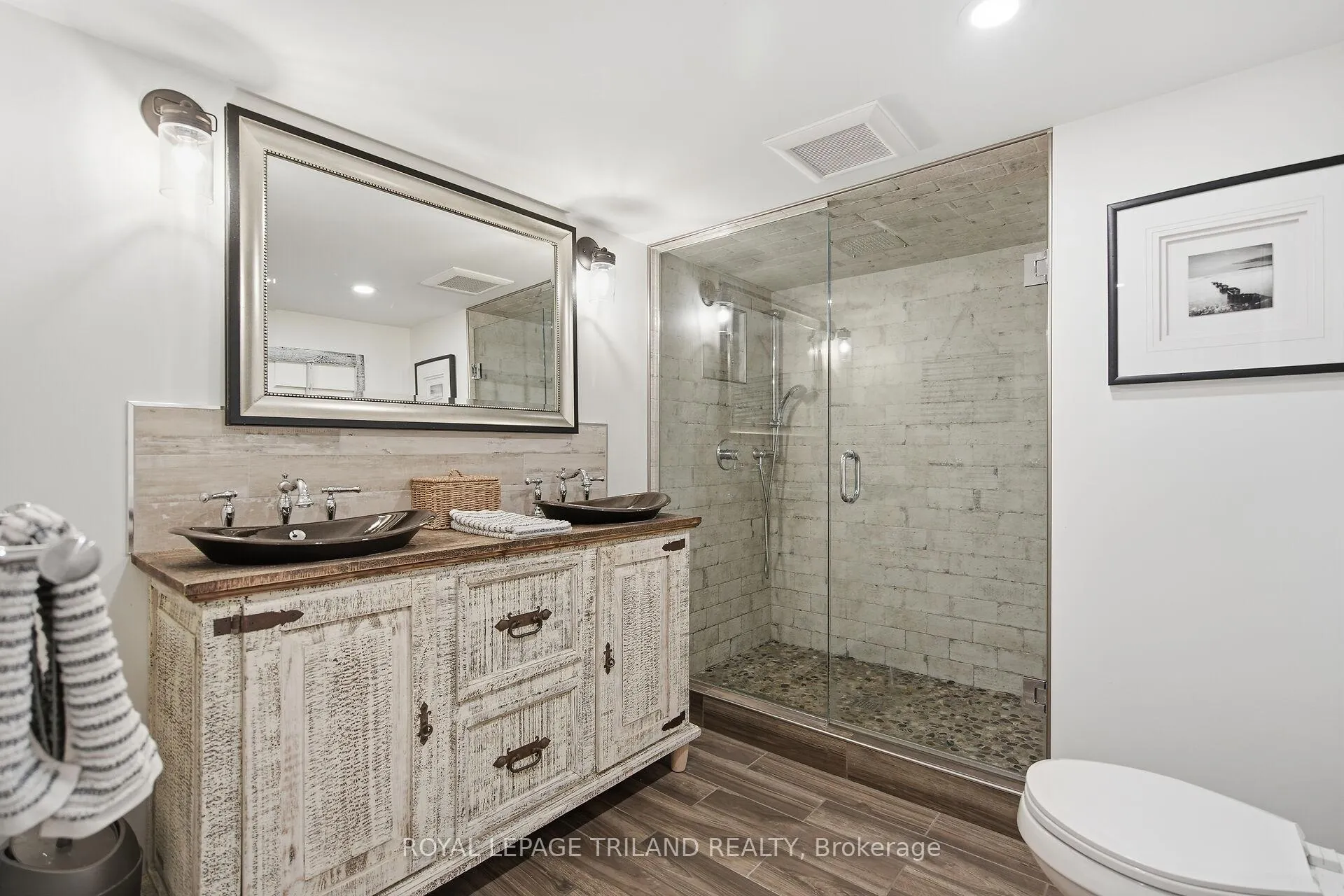 Photo 39 of 831 Riverside Drive, London, North P — HOMEH
