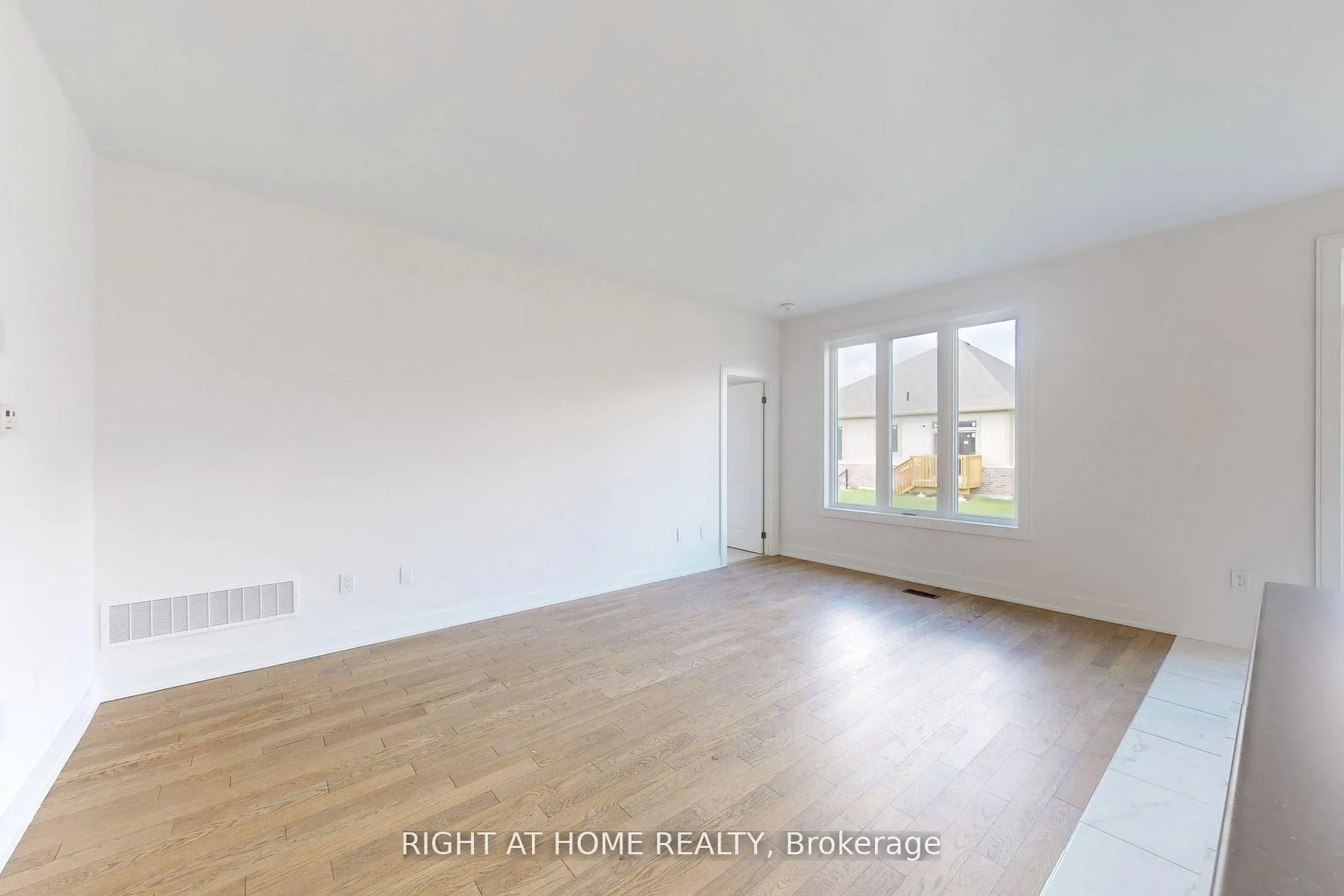 Photo 3 of 258 Duncan Street, Clearview, Stayner — HOMEH