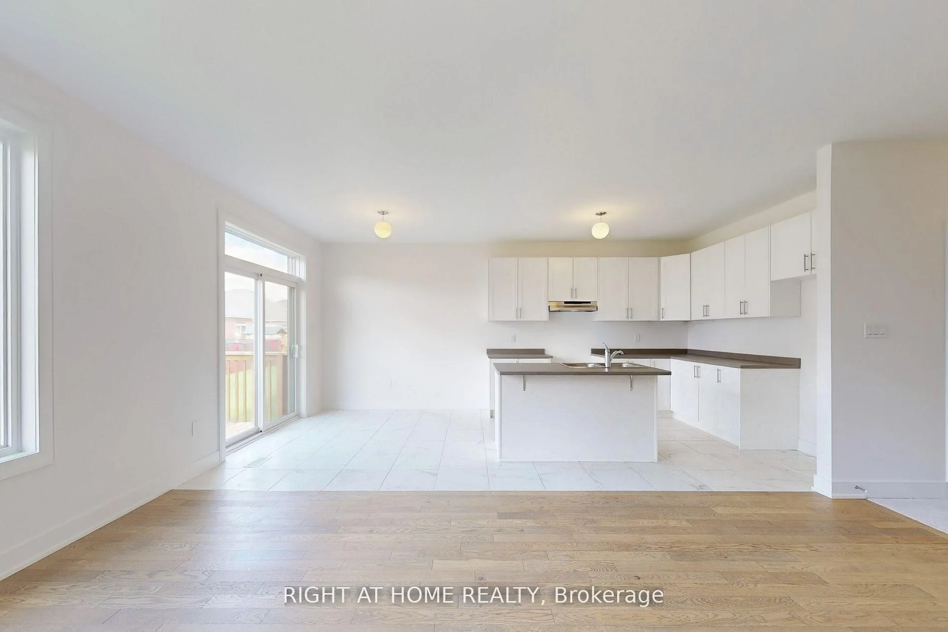 Photo 5 of 258 Duncan Street, Clearview, Stayner — HOMEH