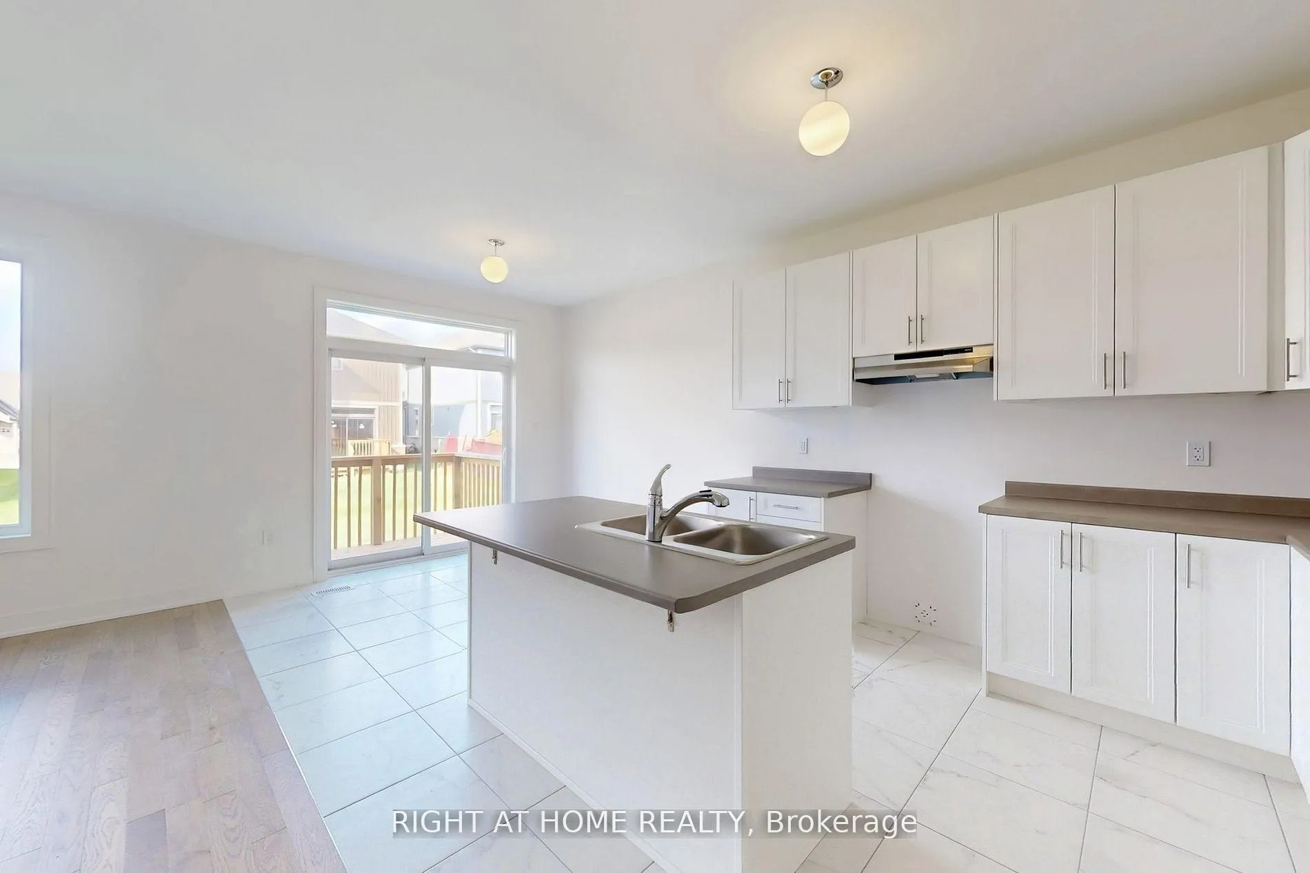 Photo 10 of 258 Duncan Street, Clearview, Stayner — HOMEH