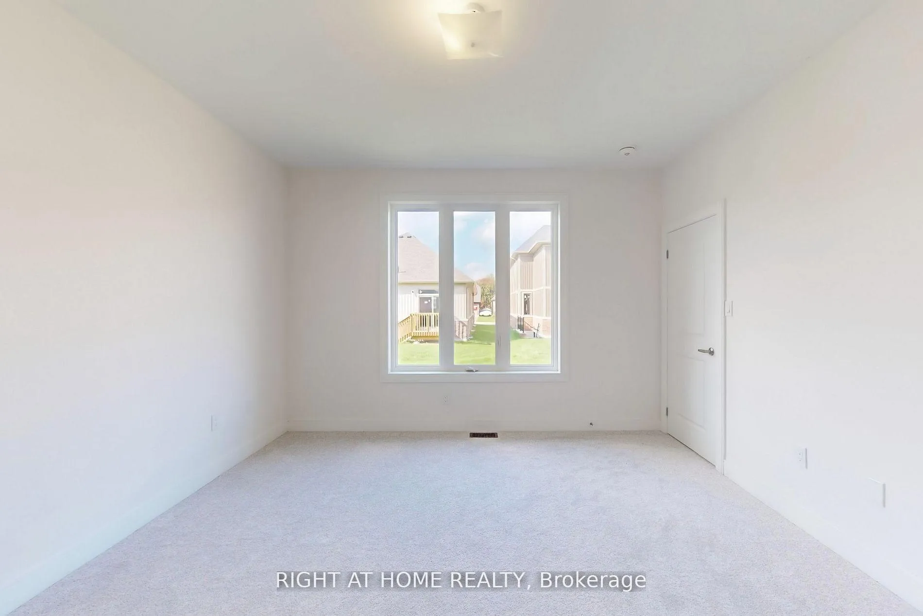 Photo 13 of 258 Duncan Street, Clearview, Stayner — HOMEH