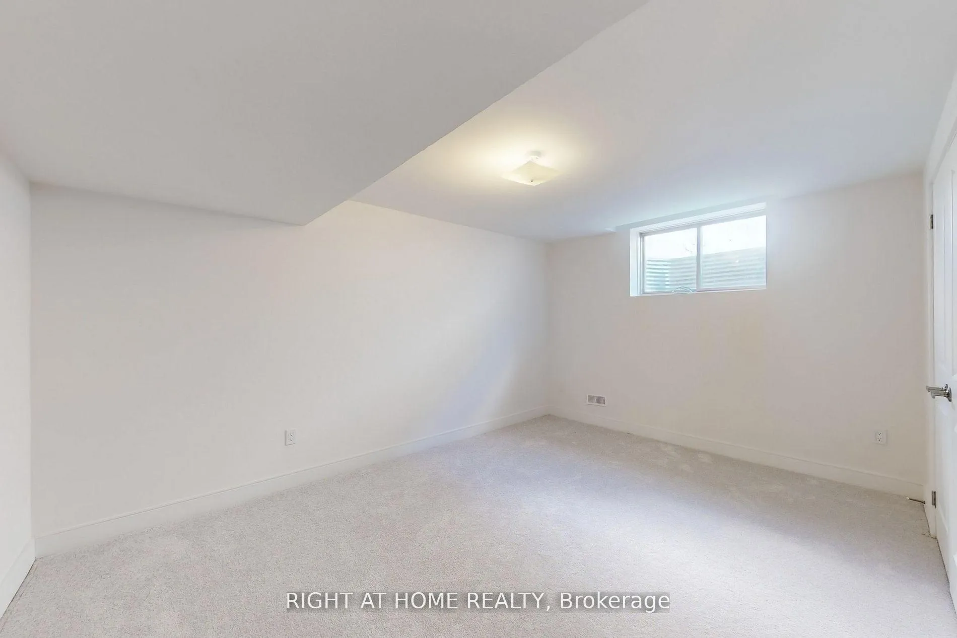 Photo 22 of 258 Duncan Street, Clearview, Stayner — HOMEH