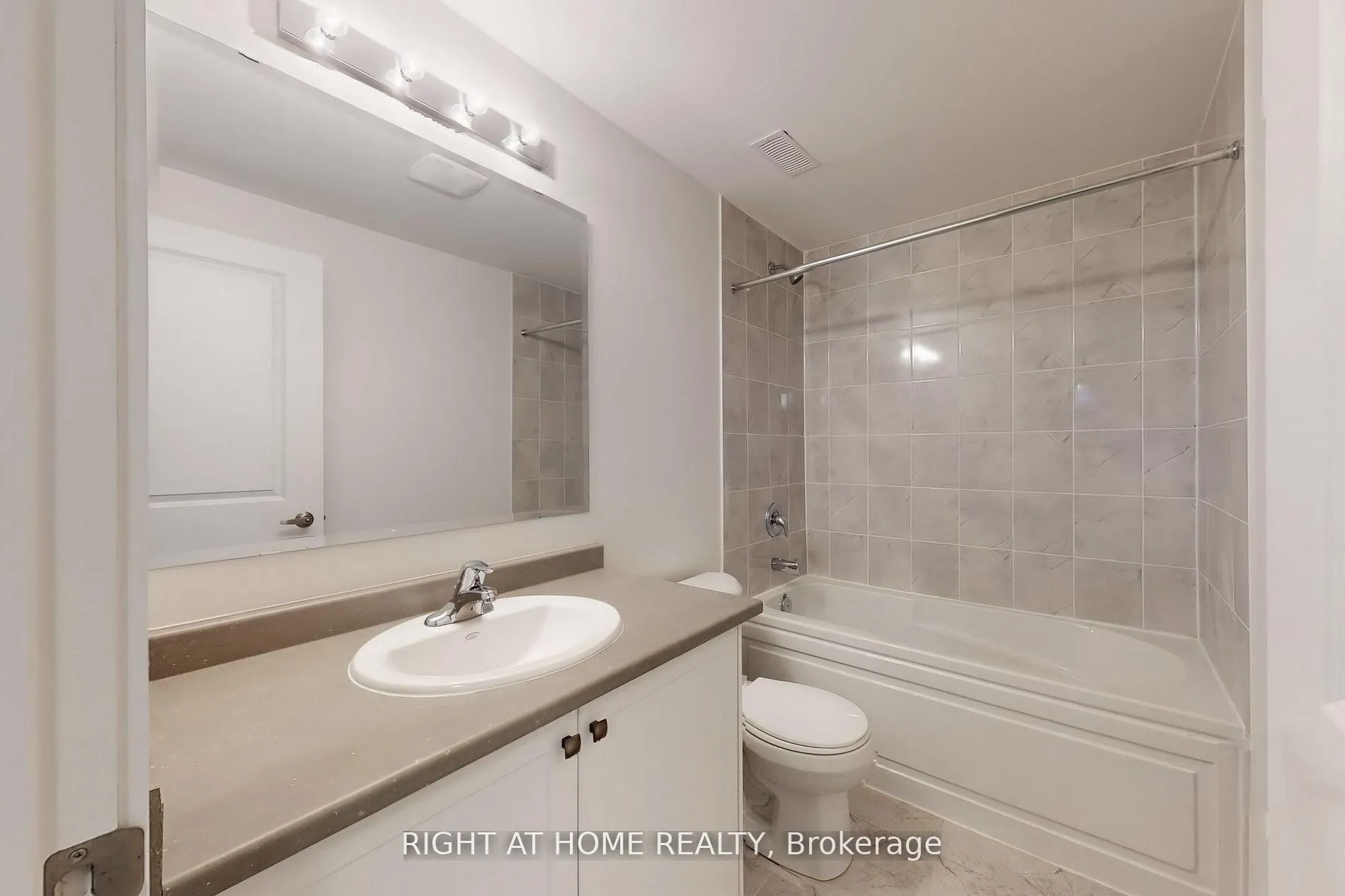 Photo 25 of 258 Duncan Street, Clearview, Stayner — HOMEH