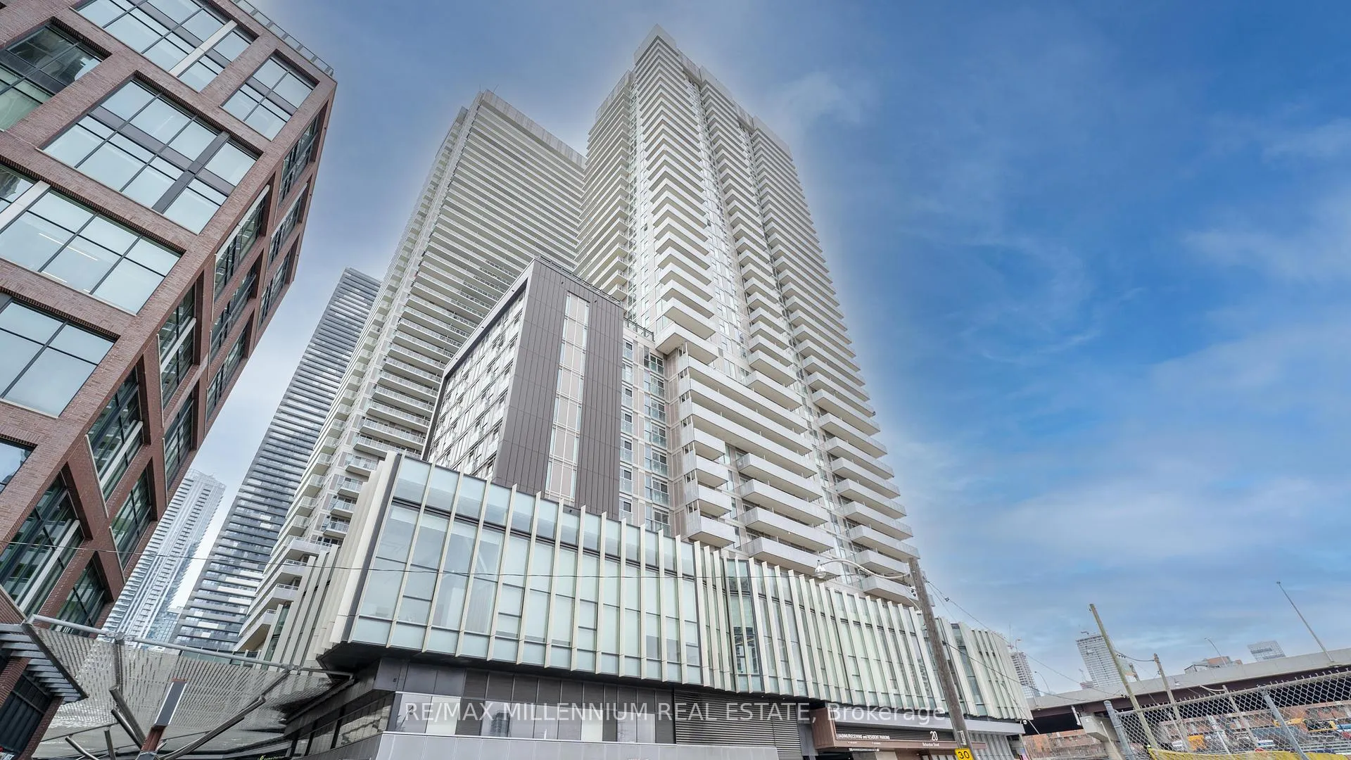 Front of Unit 1808, 20 Richardson Street