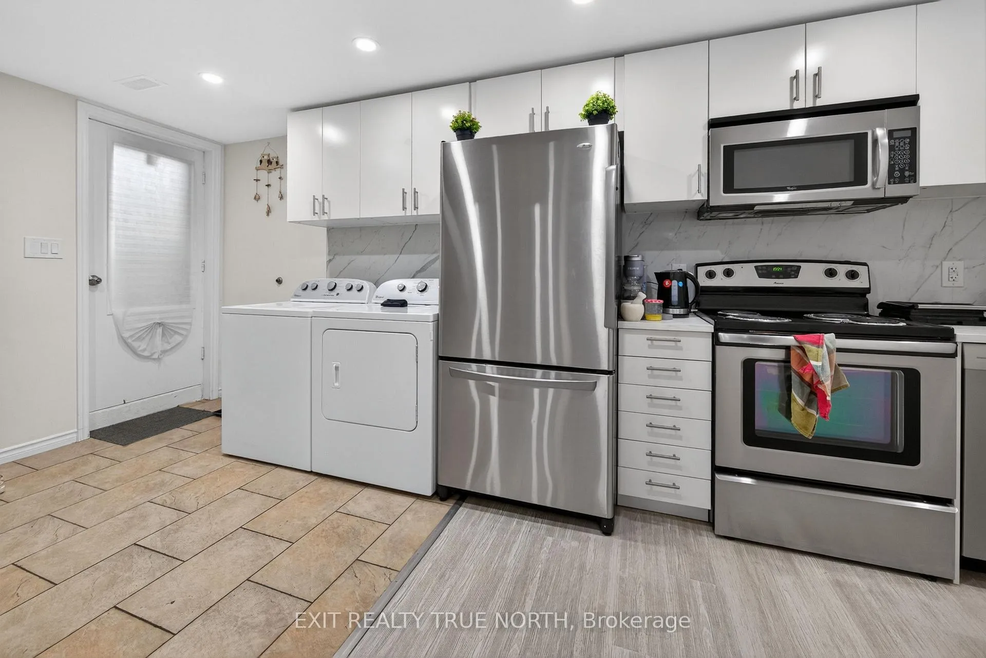 Photo 1 of Unit Unit B, 92 Aberdeen Avenue, Vaughan, East Woodbridge — HOMEH