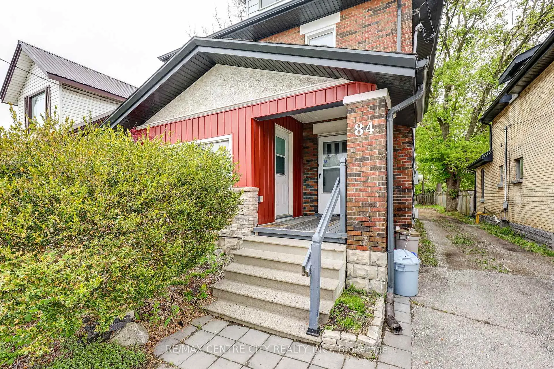 Photo 2 of 84 Wharncliffe Road S, London, South F — HOMEH