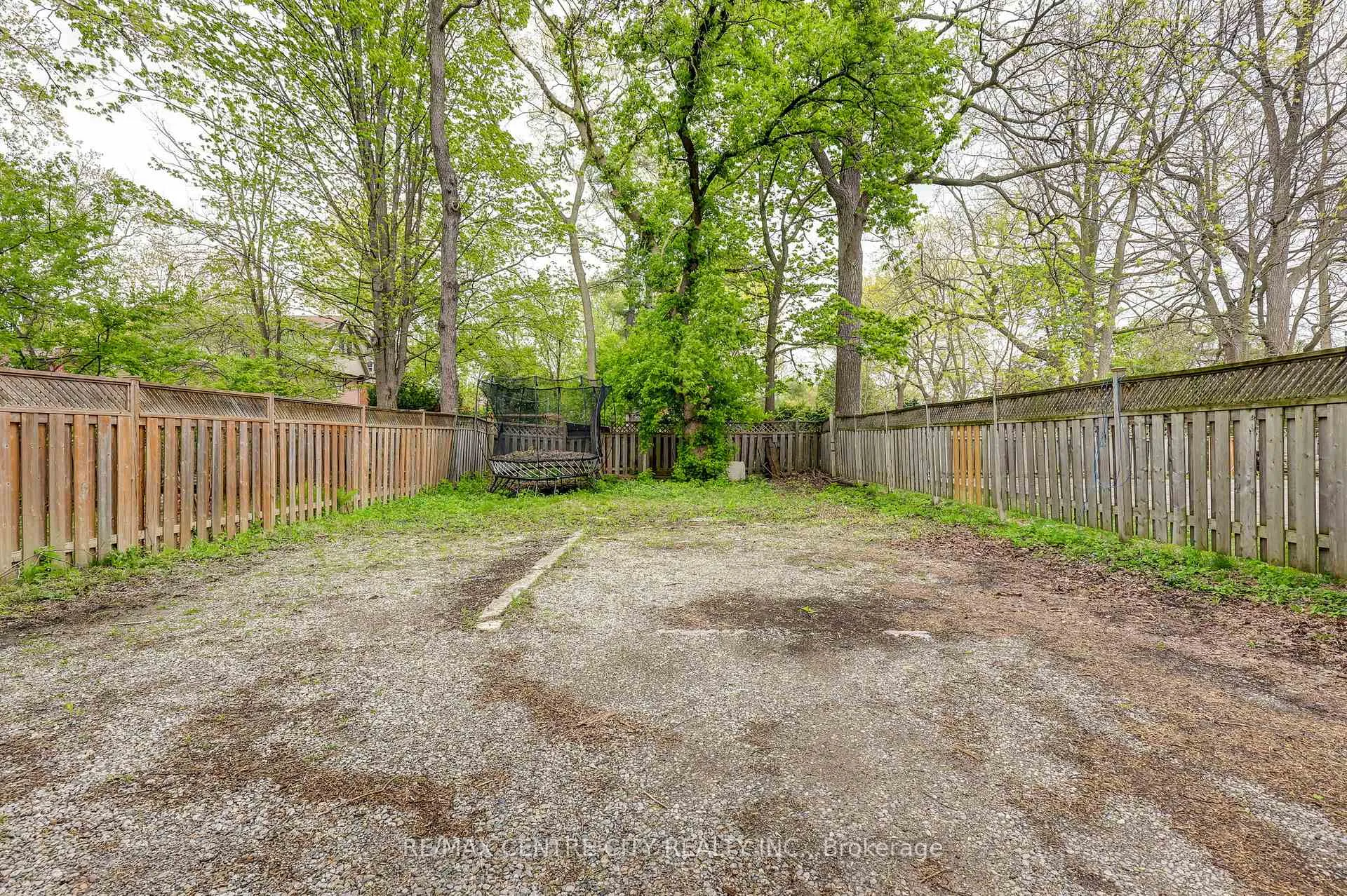 Photo 5 of 84 Wharncliffe Road S, London, South F — HOMEH