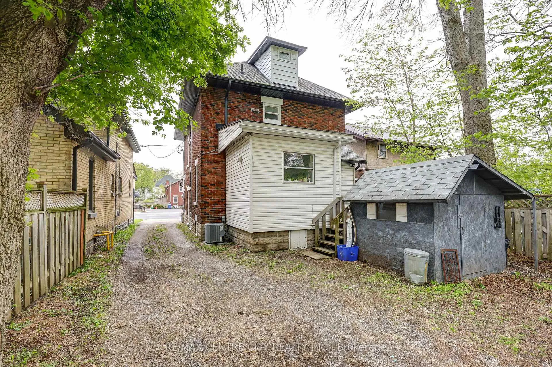 Photo 6 of 84 Wharncliffe Road S, London, South F — HOMEH