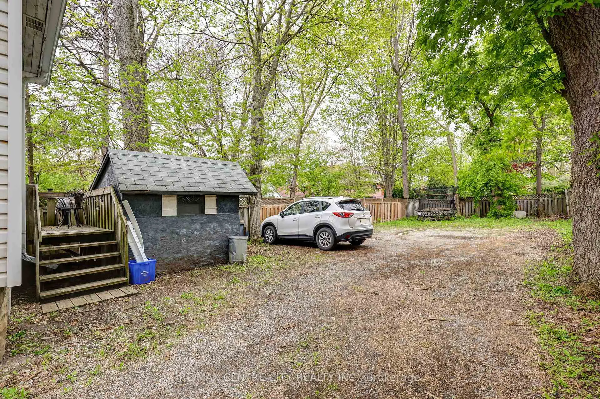 Photo 7 of 84 Wharncliffe Road S, London, South F — HOMEH
