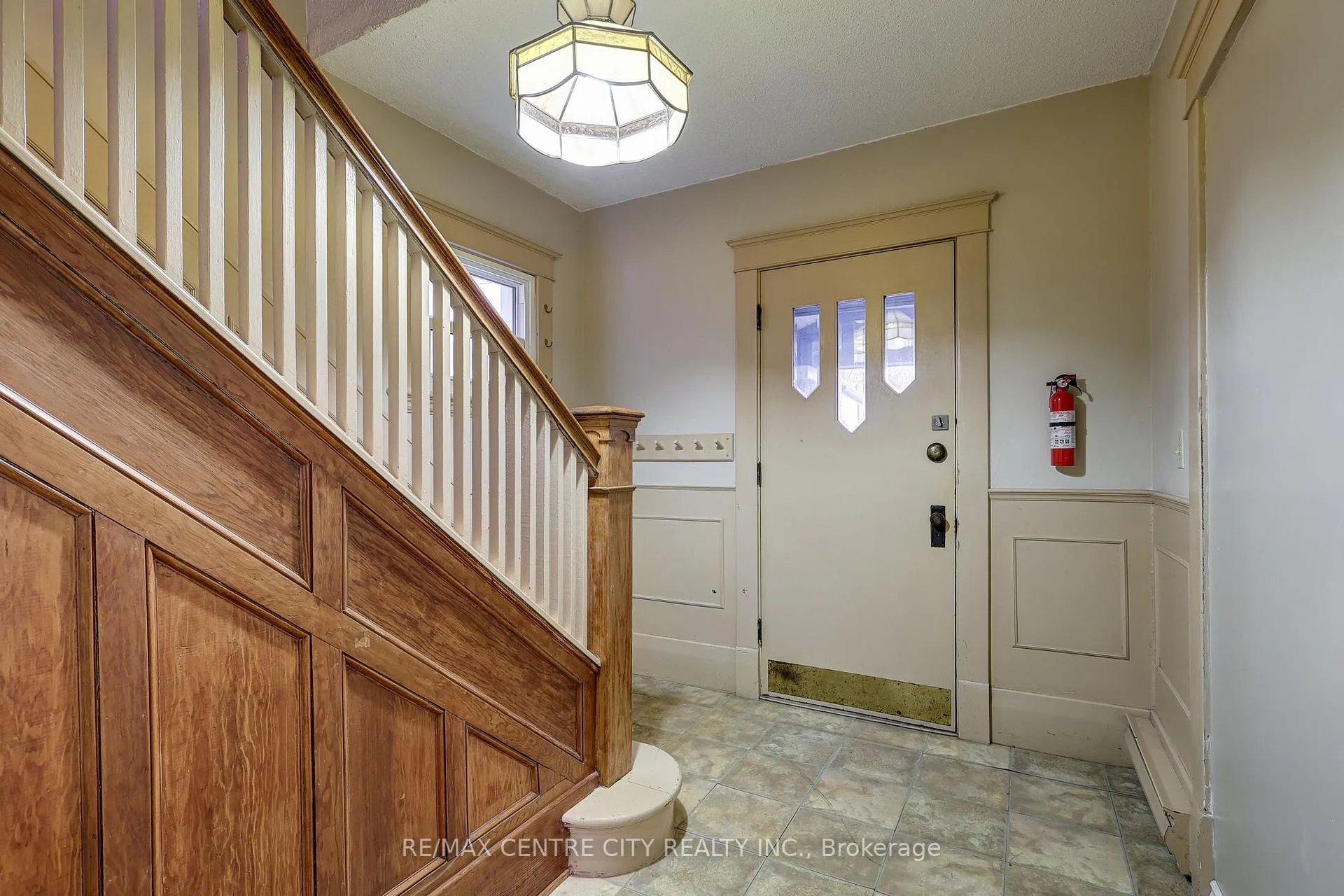 Photo 9 of 84 Wharncliffe Road S, London, South F — HOMEH