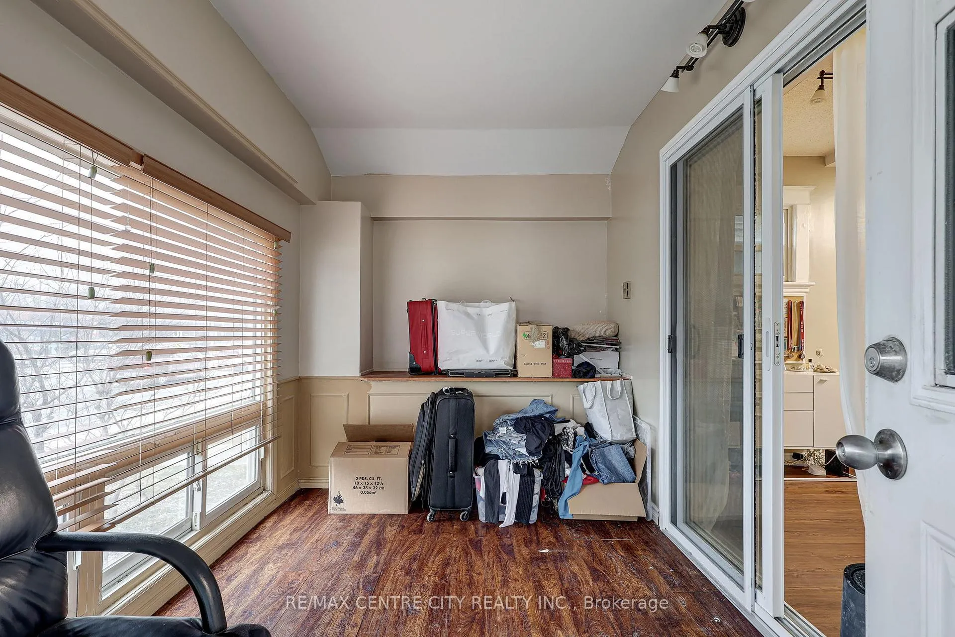 Photo 11 of 84 Wharncliffe Road S, London, South F — HOMEH