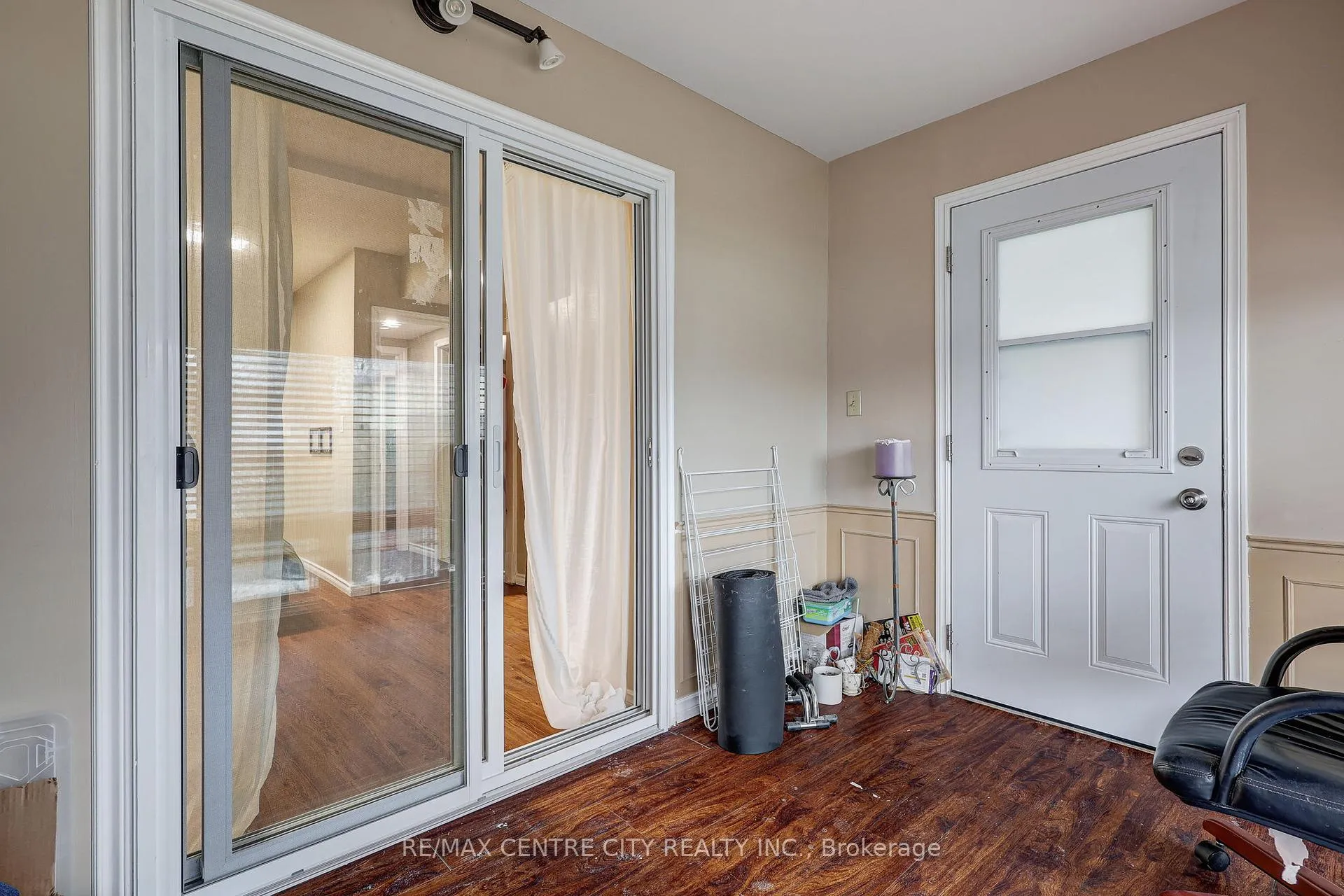Photo 12 of 84 Wharncliffe Road S, London, South F — HOMEH