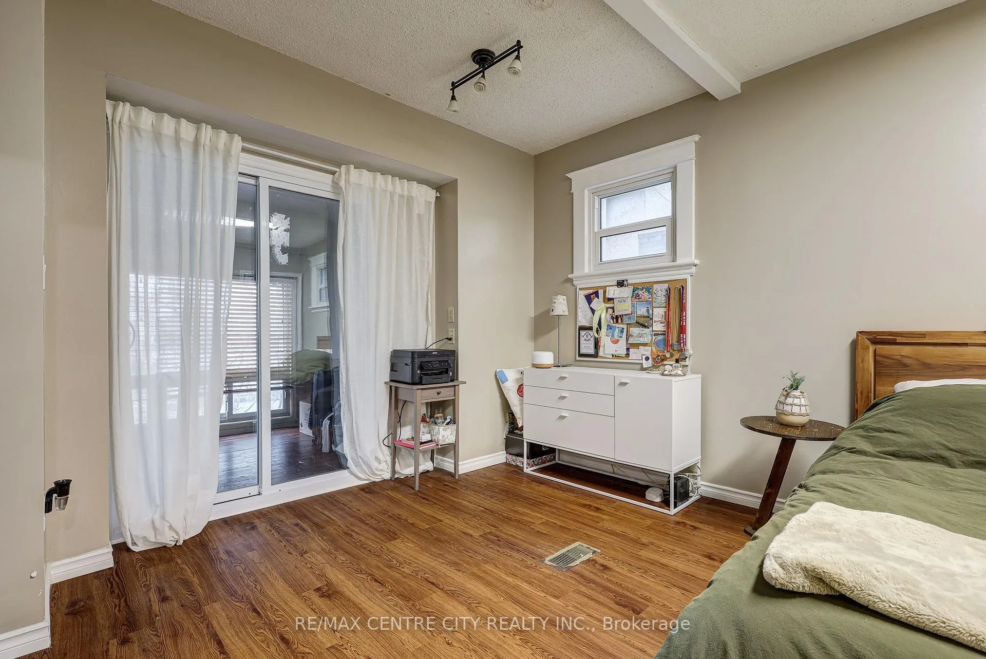 Photo 14 of 84 Wharncliffe Road S, London, South F — HOMEH