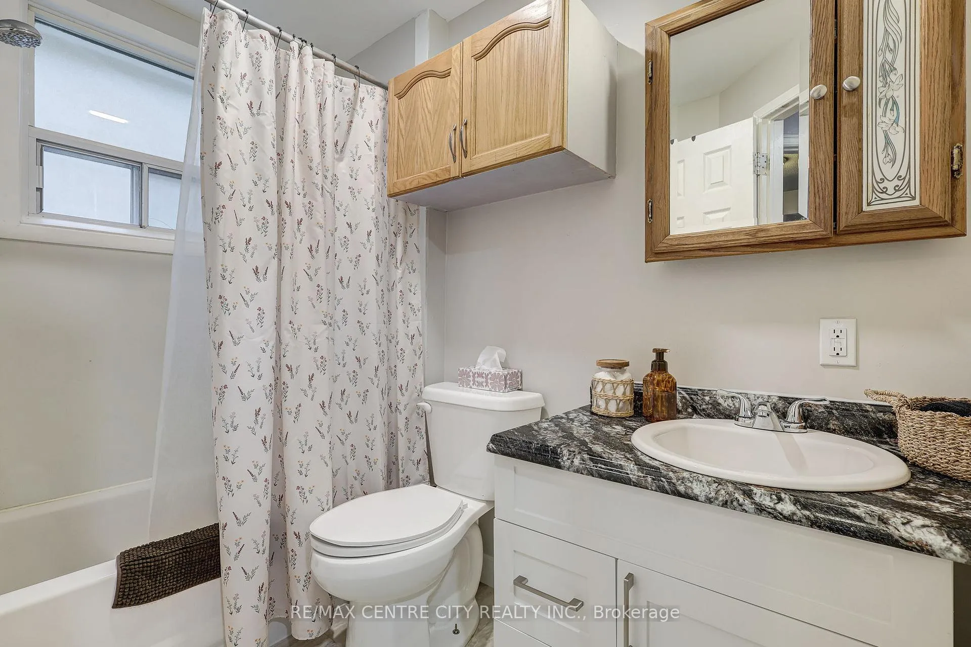 Photo 15 of 84 Wharncliffe Road S, London, South F — HOMEH