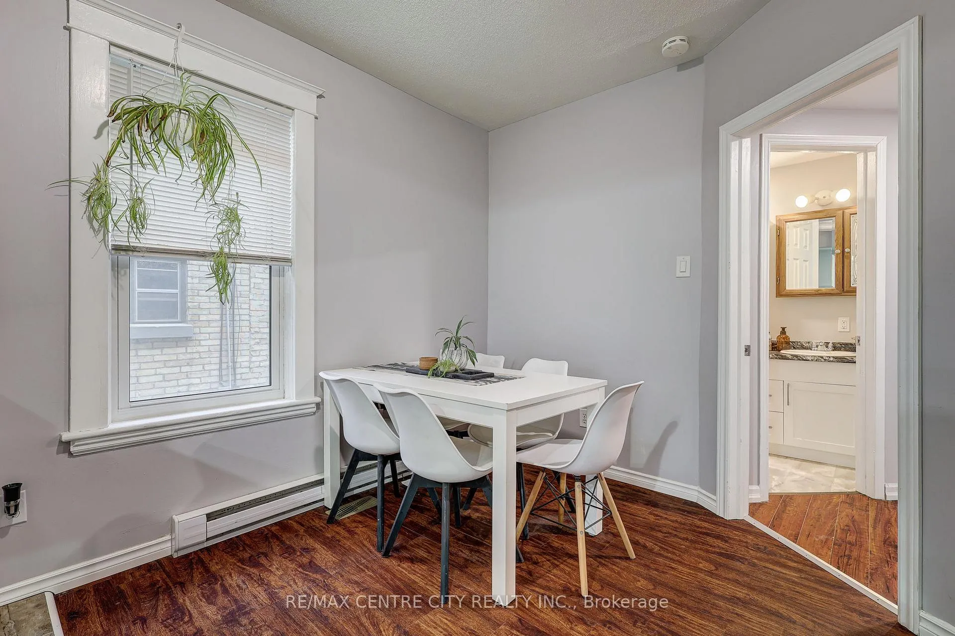 Photo 18 of 84 Wharncliffe Road S, London, South F — HOMEH