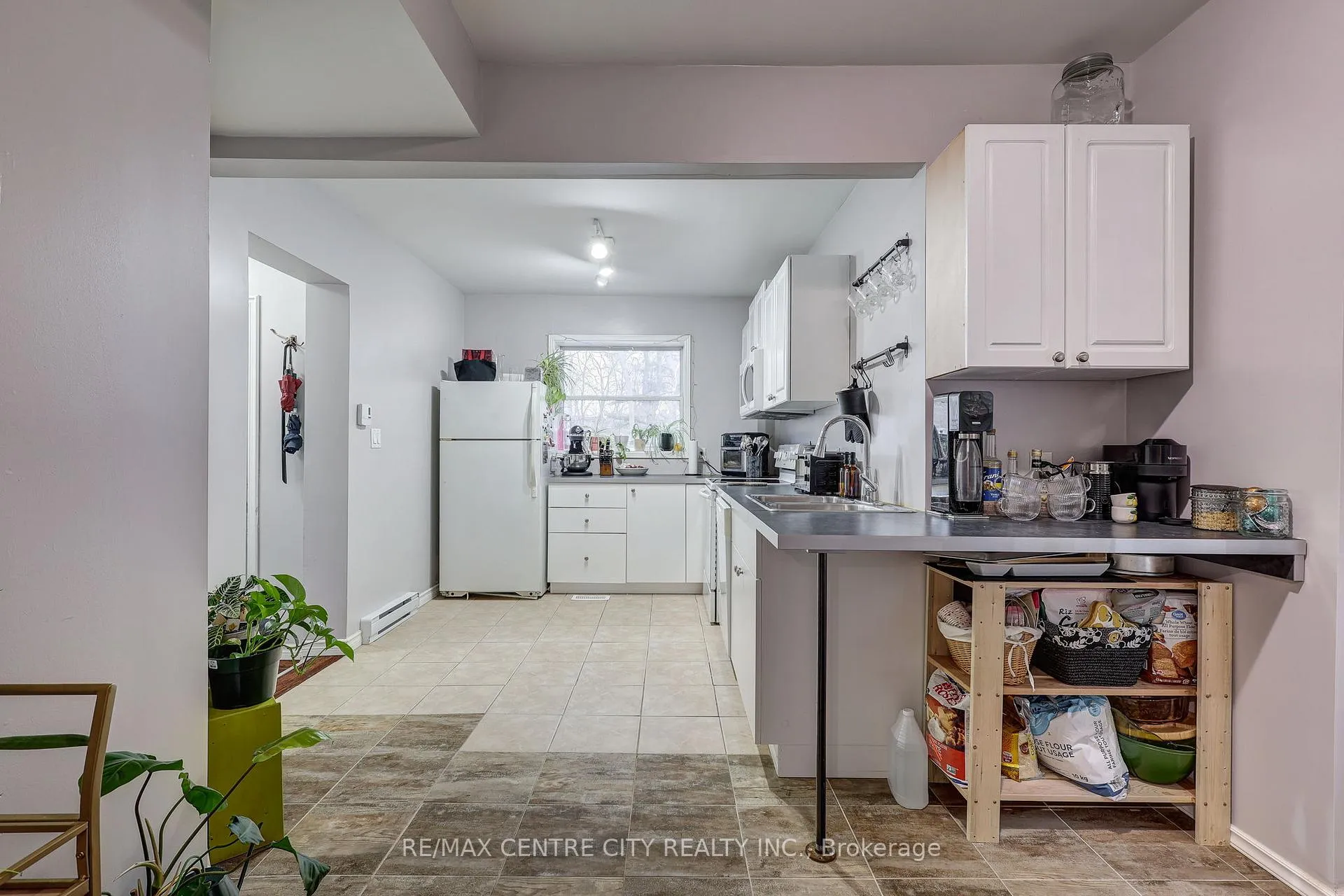 Photo 19 of 84 Wharncliffe Road S, London, South F — HOMEH