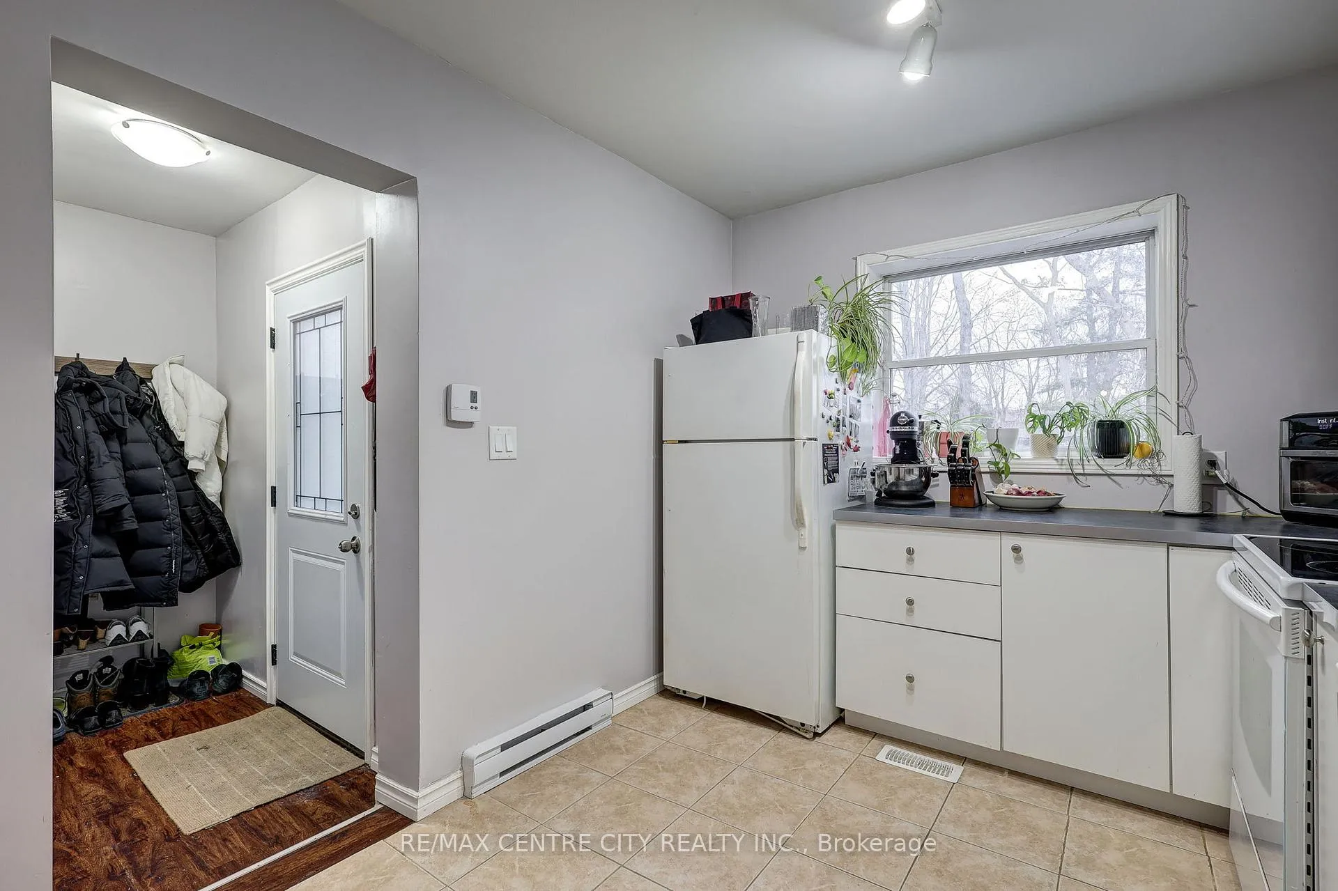 Photo 21 of 84 Wharncliffe Road S, London, South F — HOMEH
