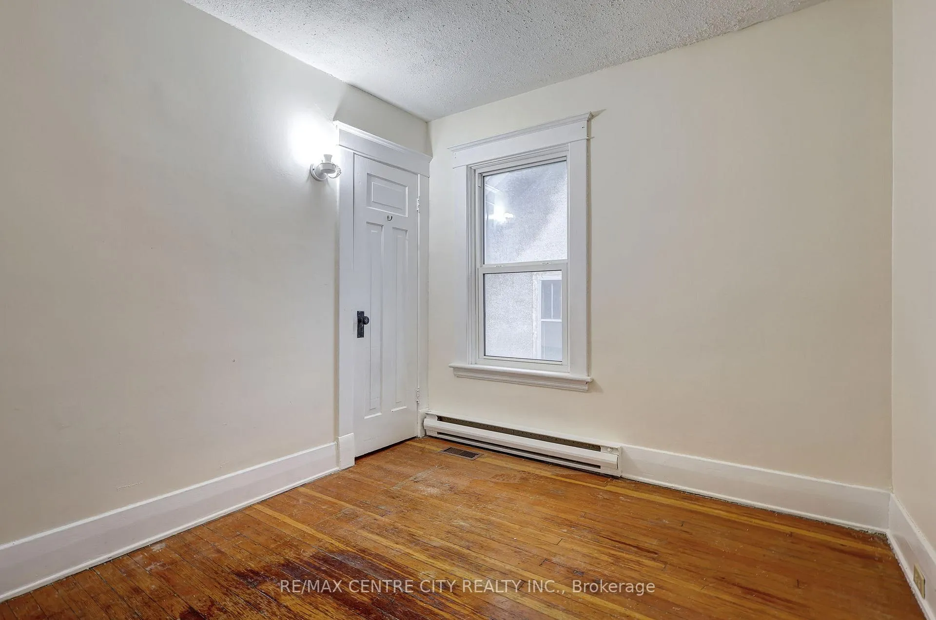 Photo 24 of 84 Wharncliffe Road S, London, South F — HOMEH