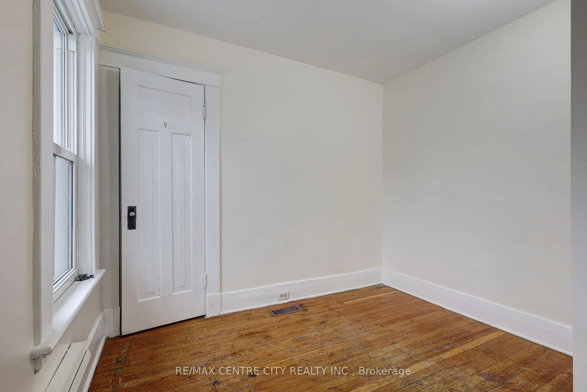 Photo 26 of 84 Wharncliffe Road S, London, South F — HOMEH