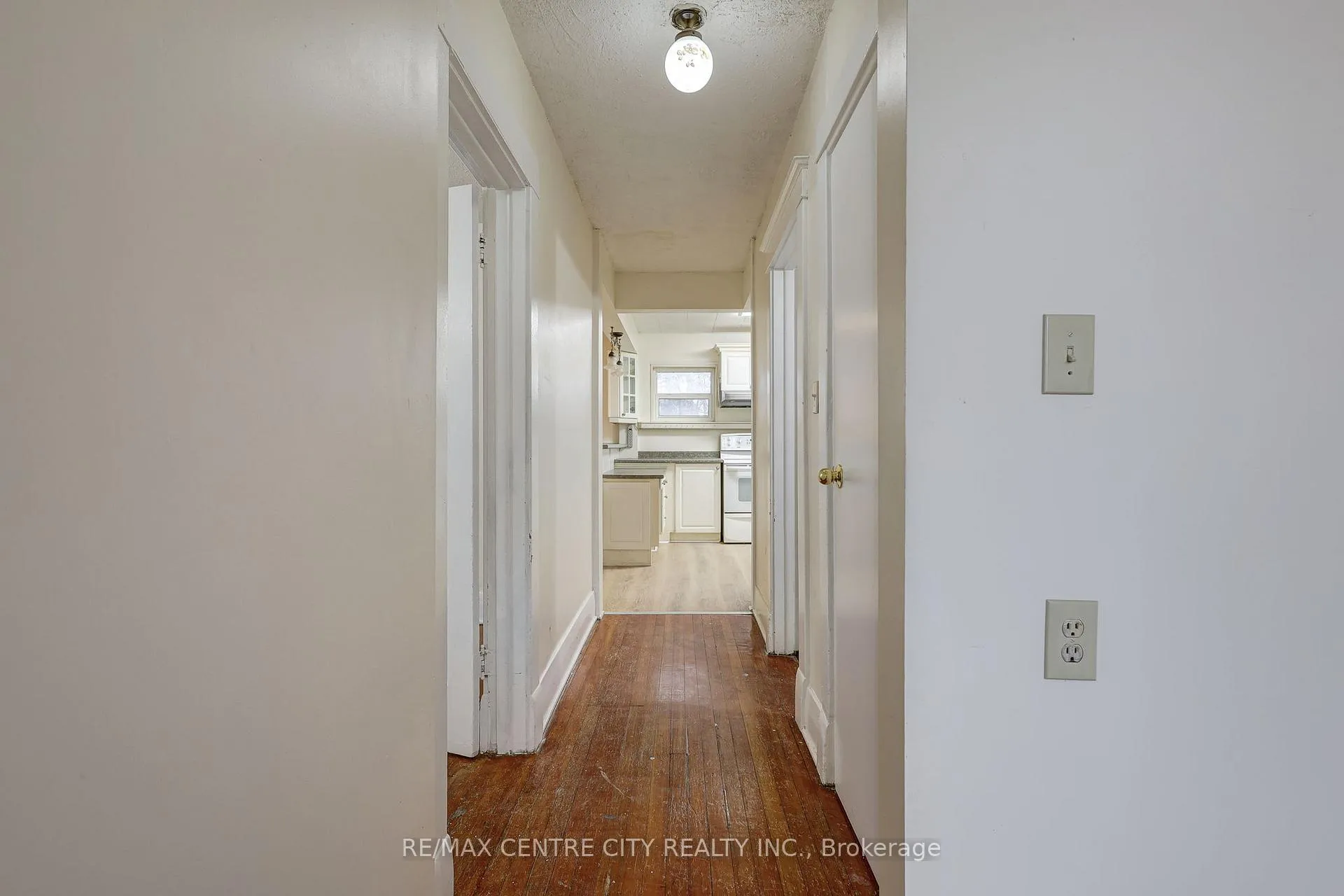 Photo 28 of 84 Wharncliffe Road S, London, South F — HOMEH