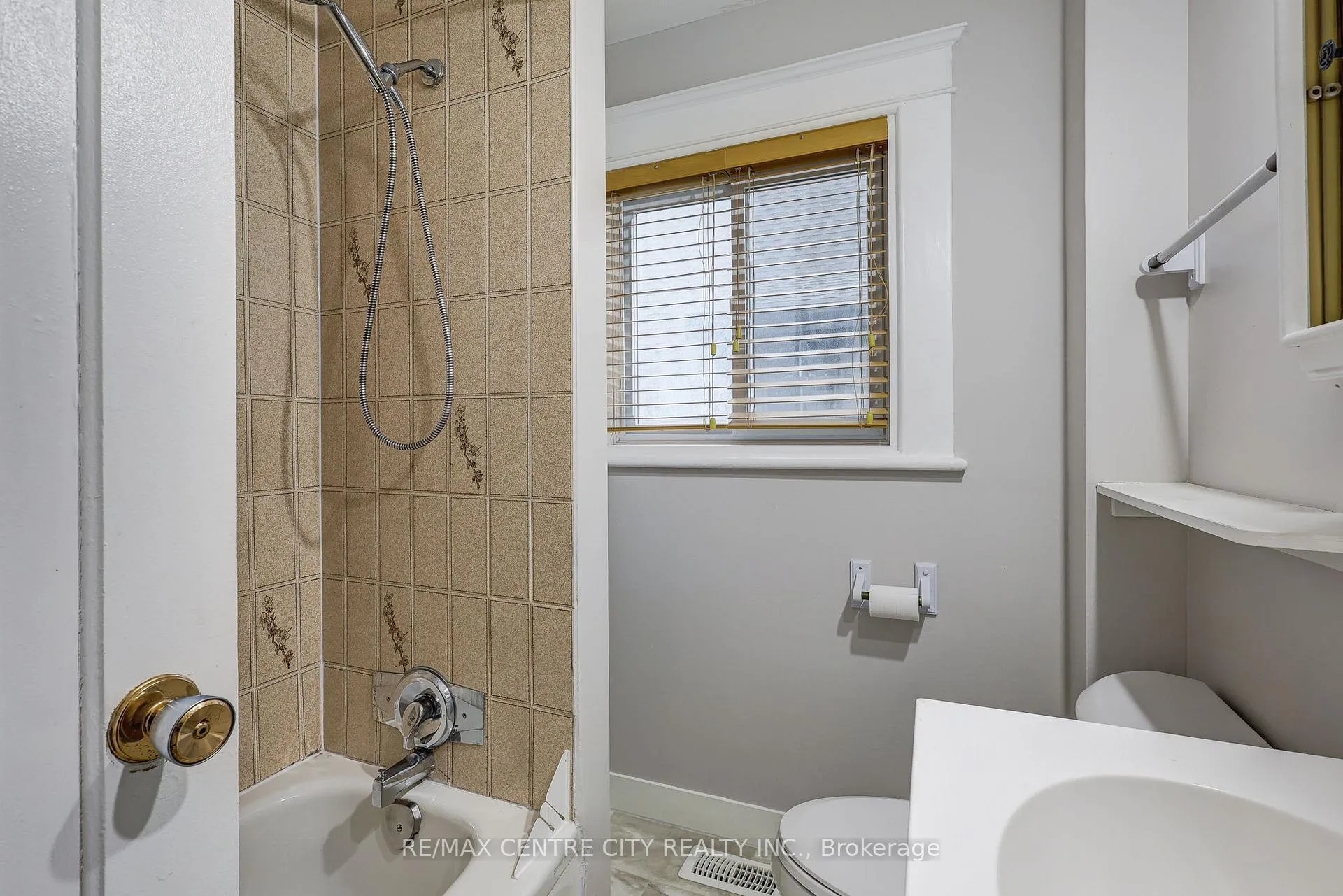 Photo 30 of 84 Wharncliffe Road S, London, South F — HOMEH