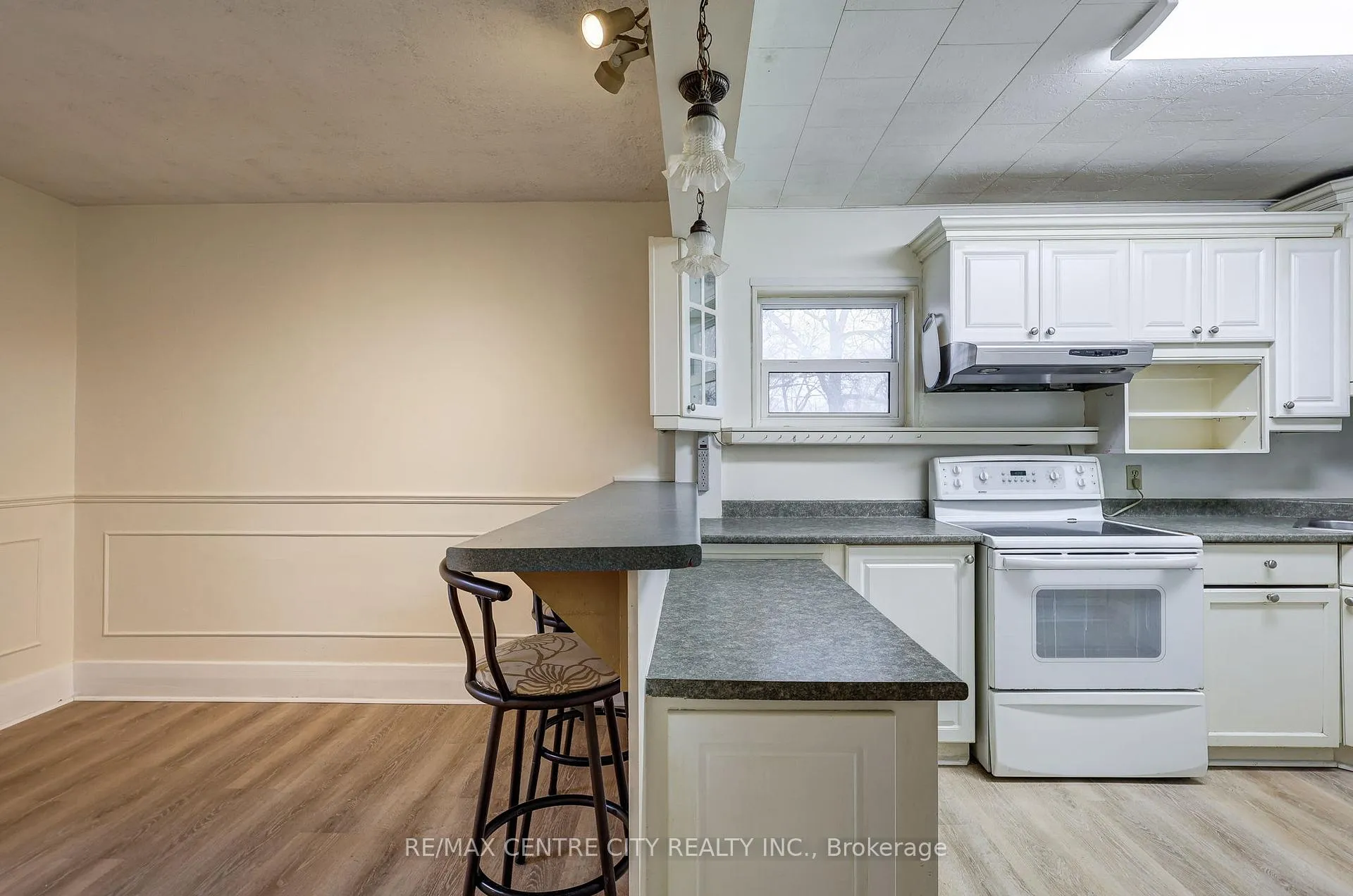 Photo 31 of 84 Wharncliffe Road S, London, South F — HOMEH