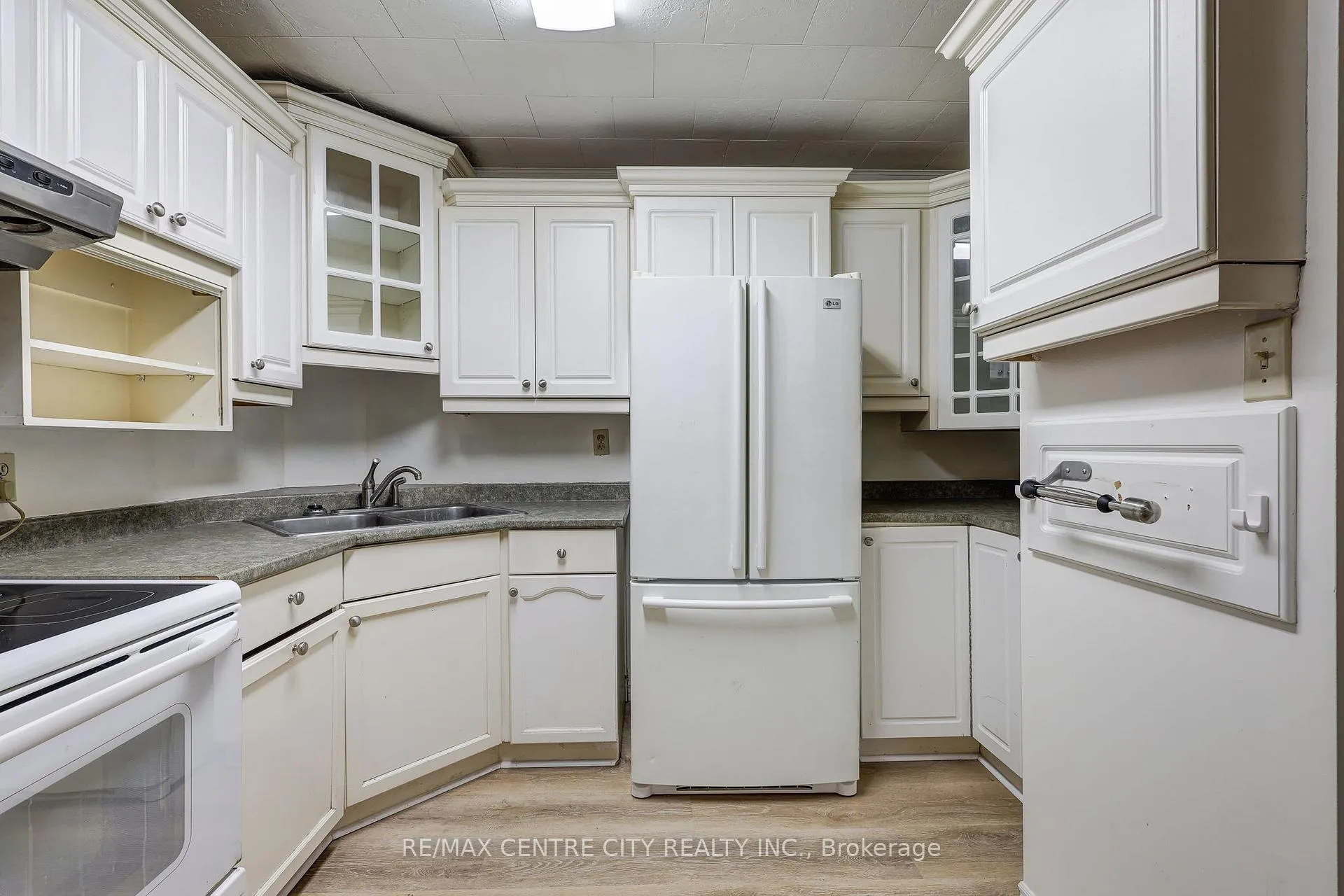 Photo 33 of 84 Wharncliffe Road S, London, South F — HOMEH