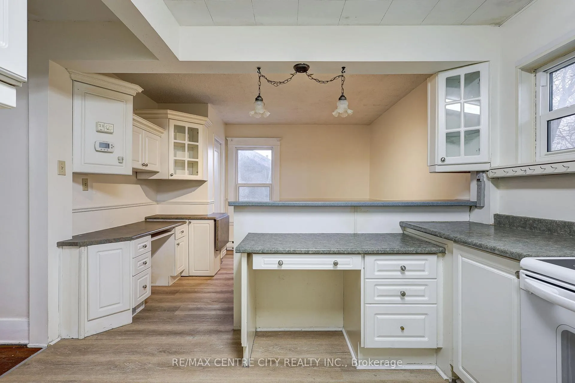 Photo 34 of 84 Wharncliffe Road S, London, South F — HOMEH
