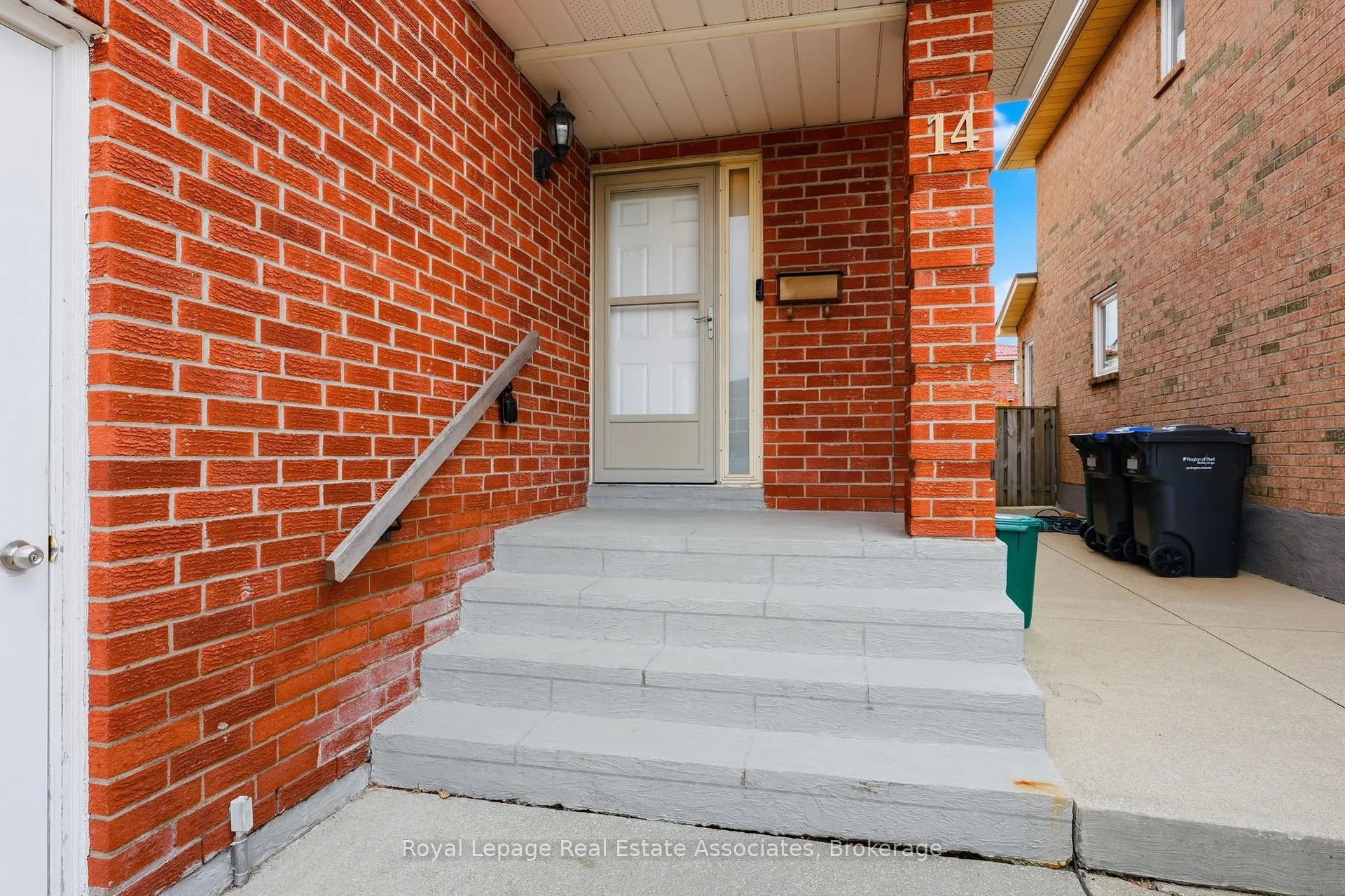 Photo 3 of 14 Beisel Court, Brampton, Heart Lake West — HOMEH