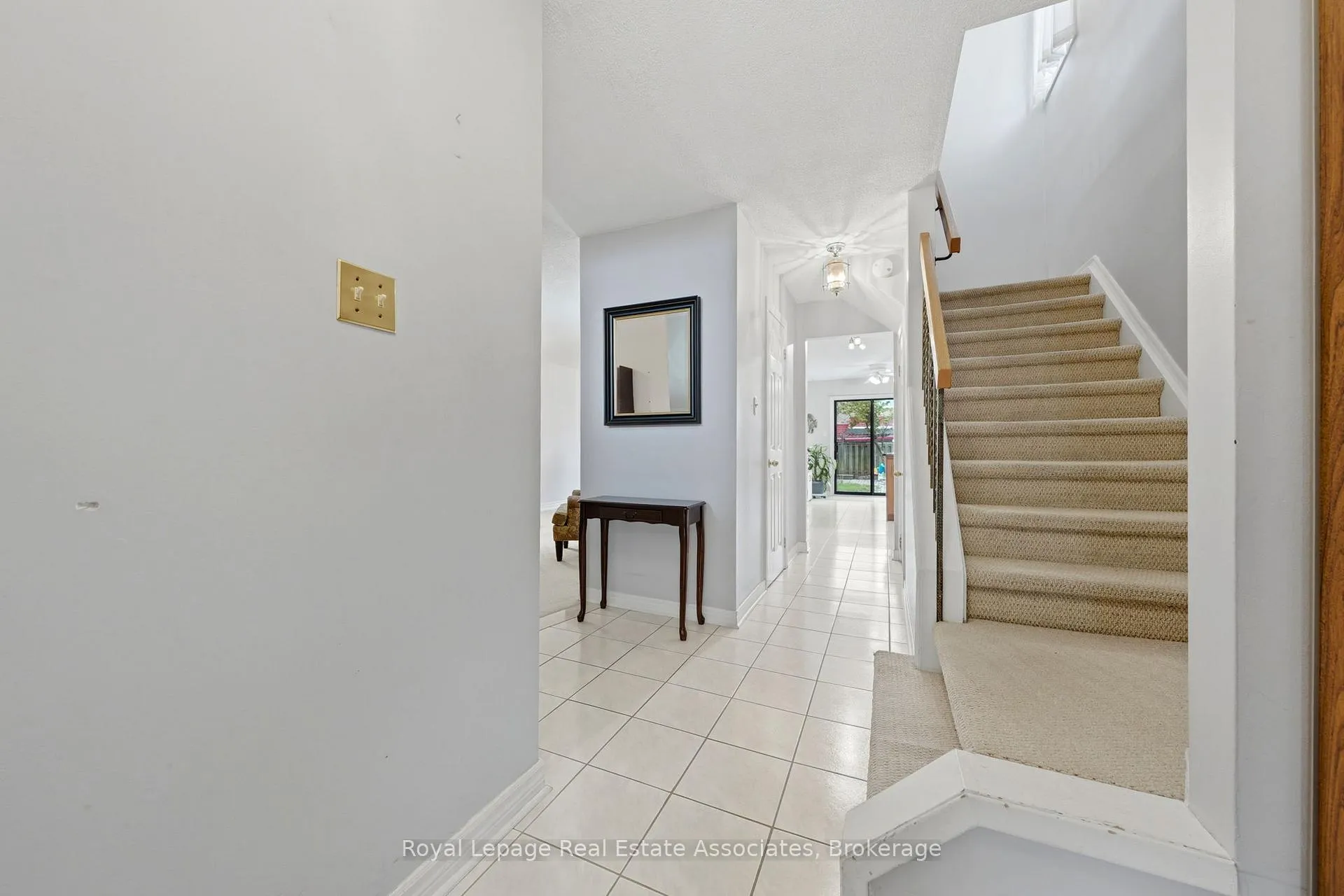 Photo 5 of 14 Beisel Court, Brampton, Heart Lake West — HOMEH