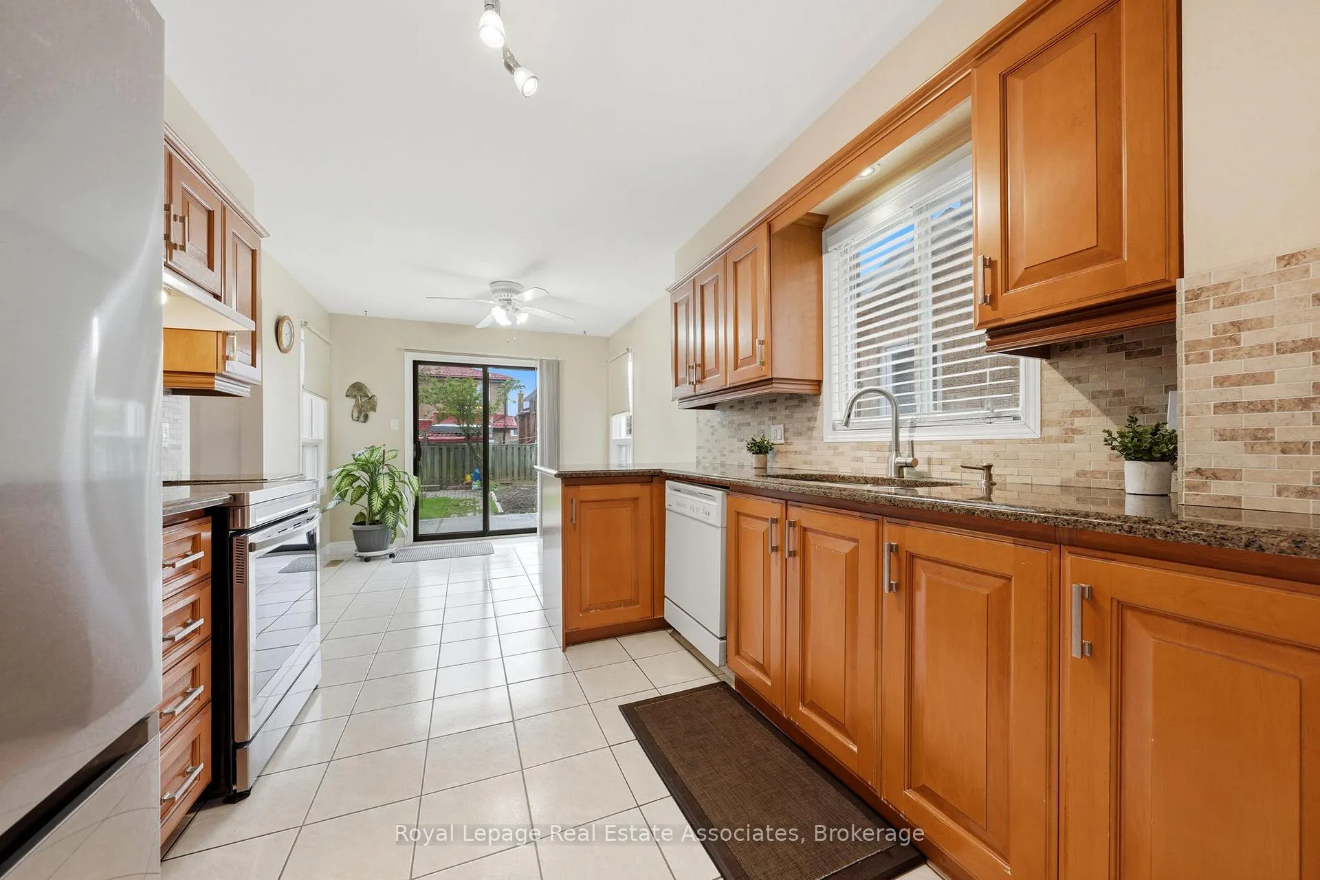 Photo 8 of 14 Beisel Court, Brampton, Heart Lake West — HOMEH