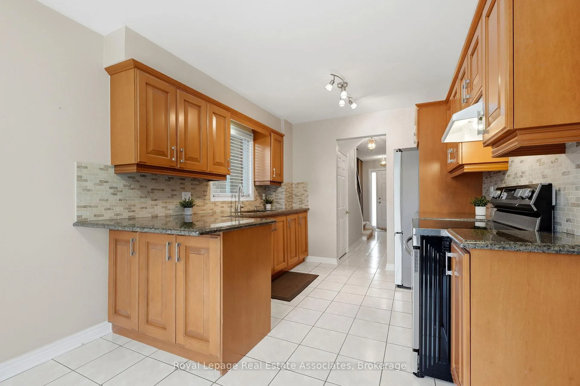 Photo 9 of 14 Beisel Court, Brampton, Heart Lake West — HOMEH