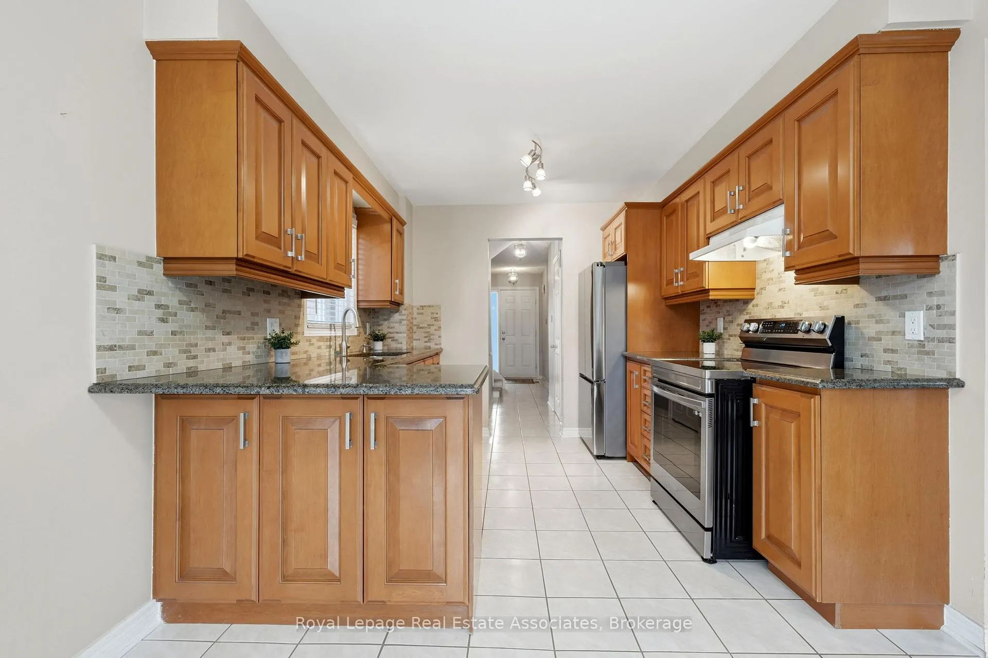 Photo 10 of 14 Beisel Court, Brampton, Heart Lake West — HOMEH