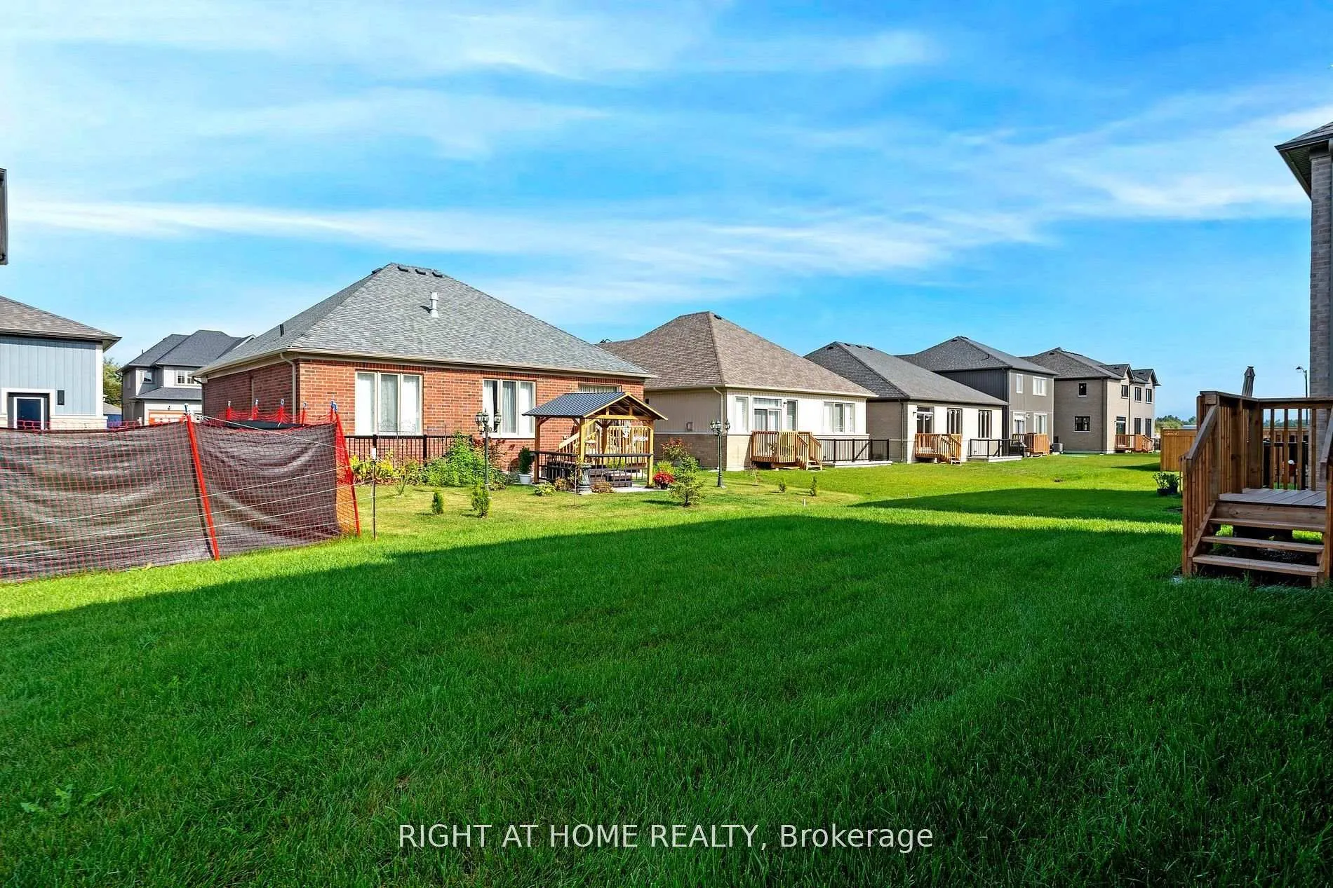Photo 4 of 262 Duncan Street, Clearview, Stayner — HOMEH