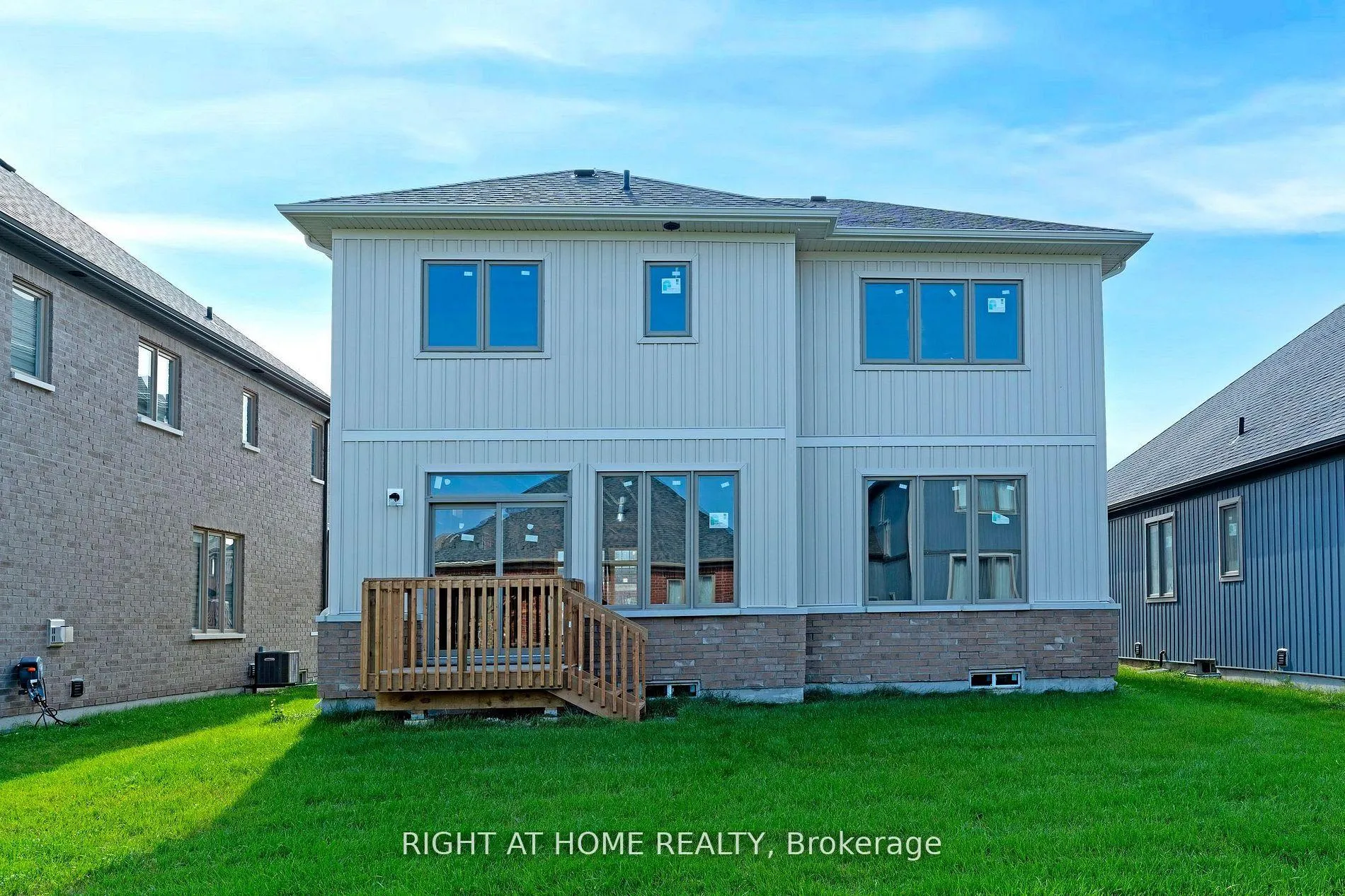 Photo 8 of 262 Duncan Street, Clearview, Stayner — HOMEH