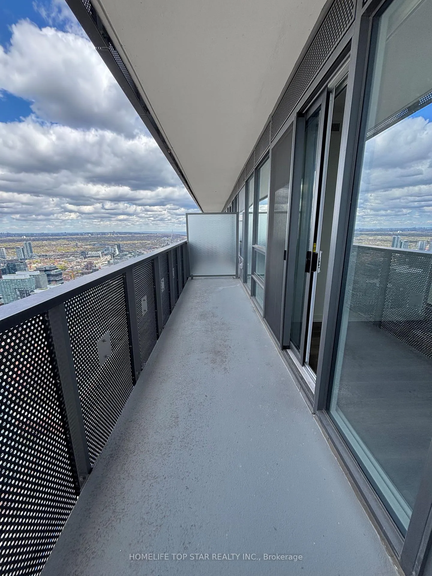 Photo 4 of Unit 7202, 55 Cooper Street, Toronto, Waterfront Communities — HOMEH