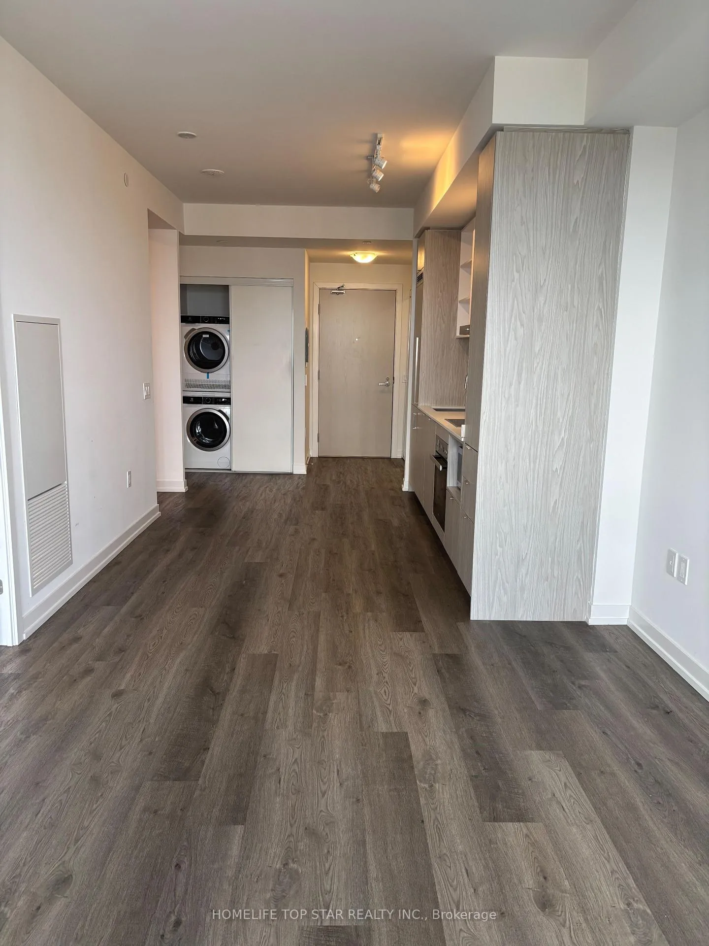 Photo 6 of Unit 7202, 55 Cooper Street, Toronto, Waterfront Communities — HOMEH