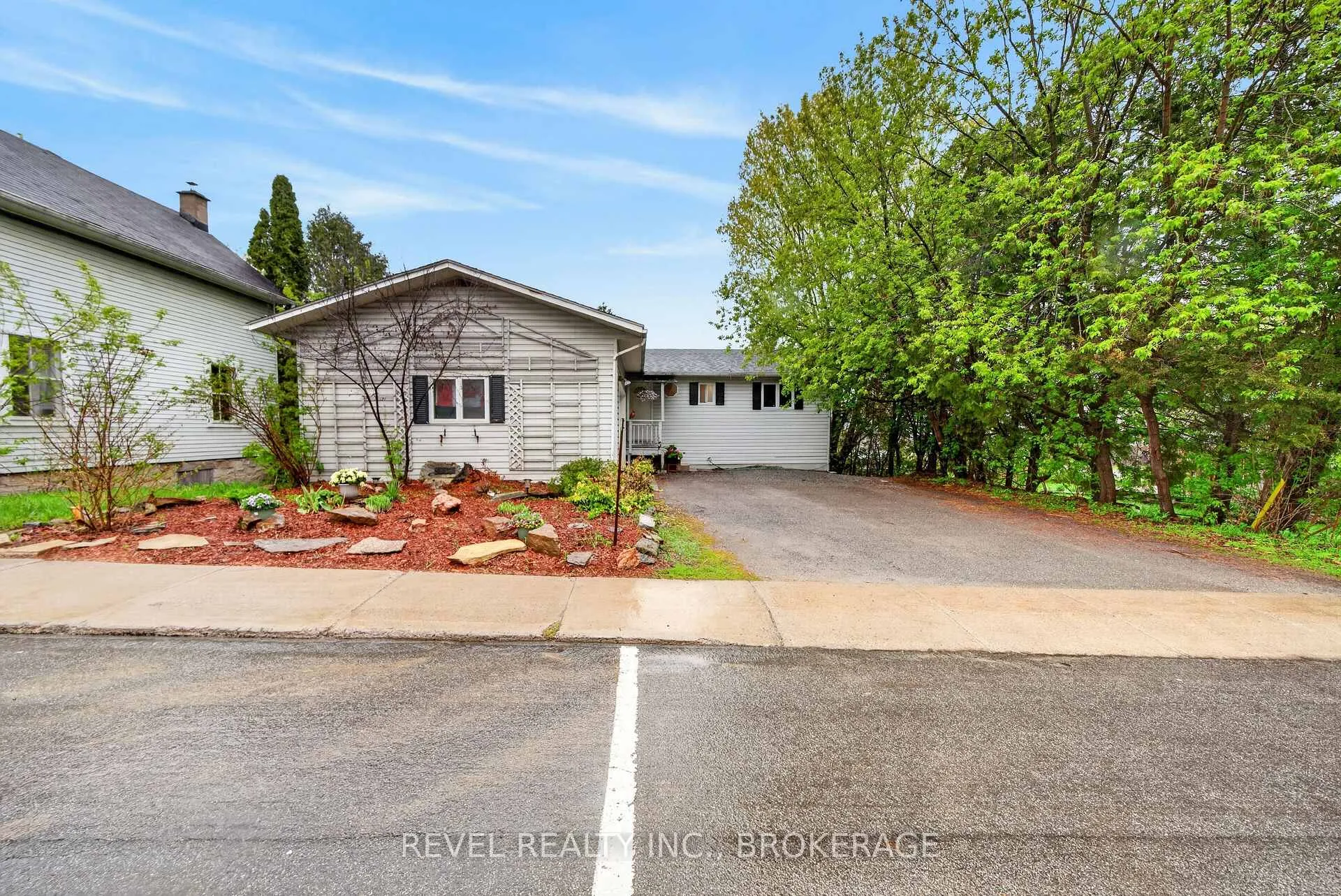 Photo 2 of 4331 Mill Street, Frontenac, Frontenac South — HOMEH