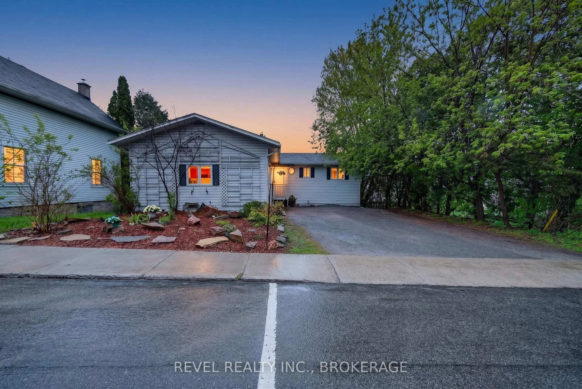 Photo 3 of 4331 Mill Street, Frontenac, Frontenac South — HOMEH