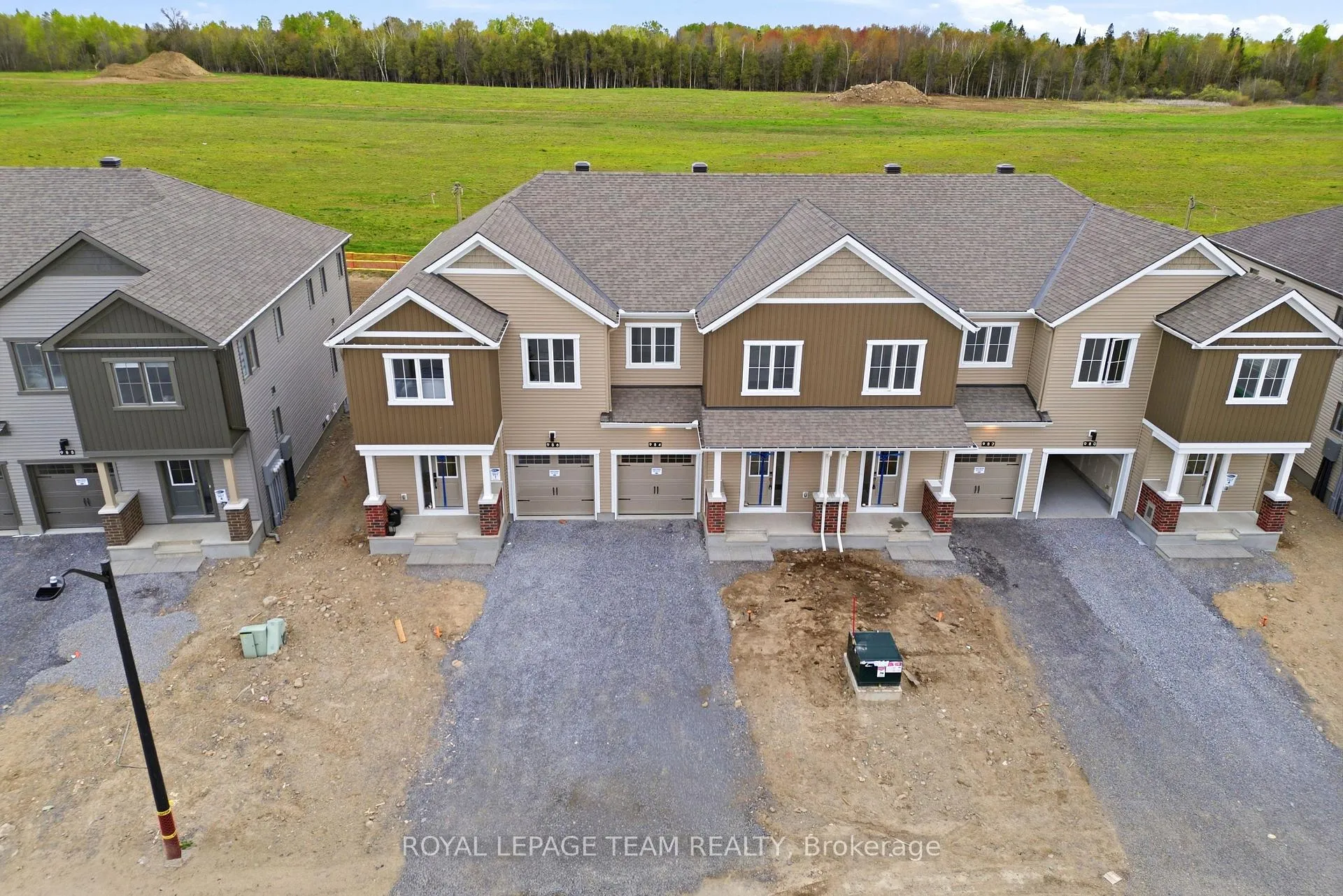 Photo 1 of 984 De Pencier Drive, North Grenville, North Grenville Twp (Kemptville South) — HOMEH