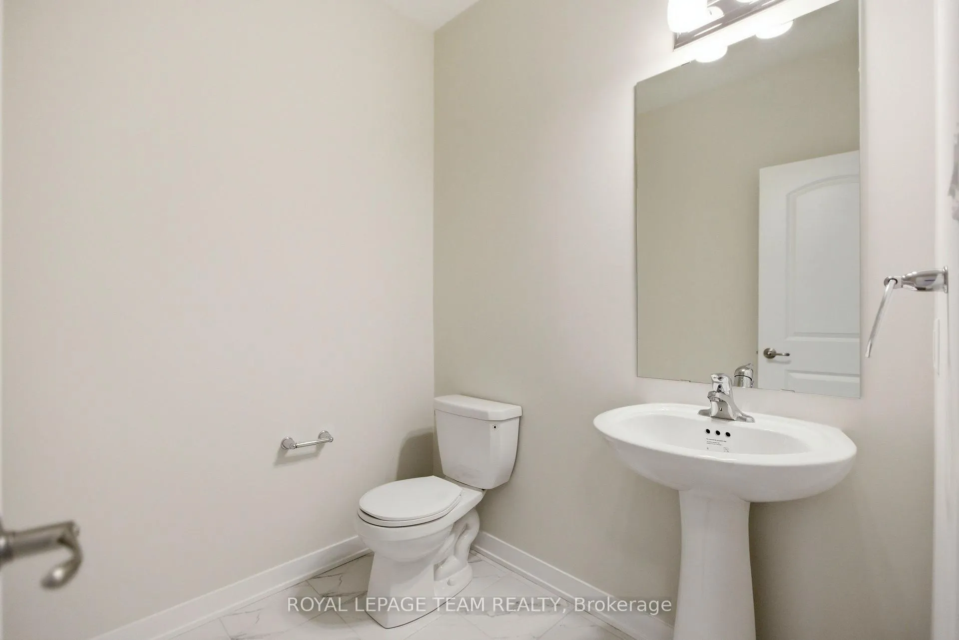 Photo 3 of 984 De Pencier Drive, North Grenville, North Grenville Twp (Kemptville South) — HOMEH