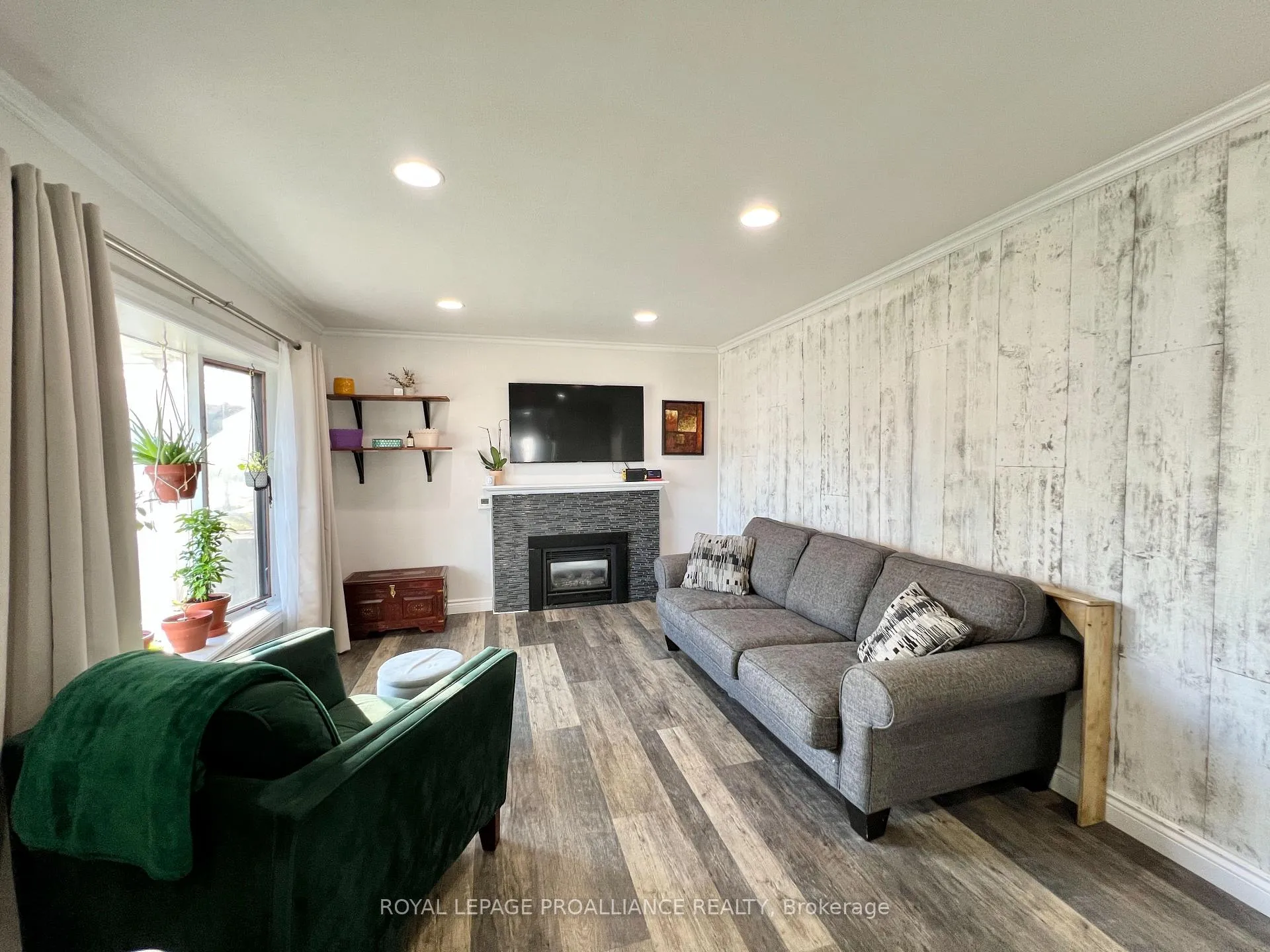 Photo 5 of 24 Russell Street, Belleville, Belleville Ward — HOMEH