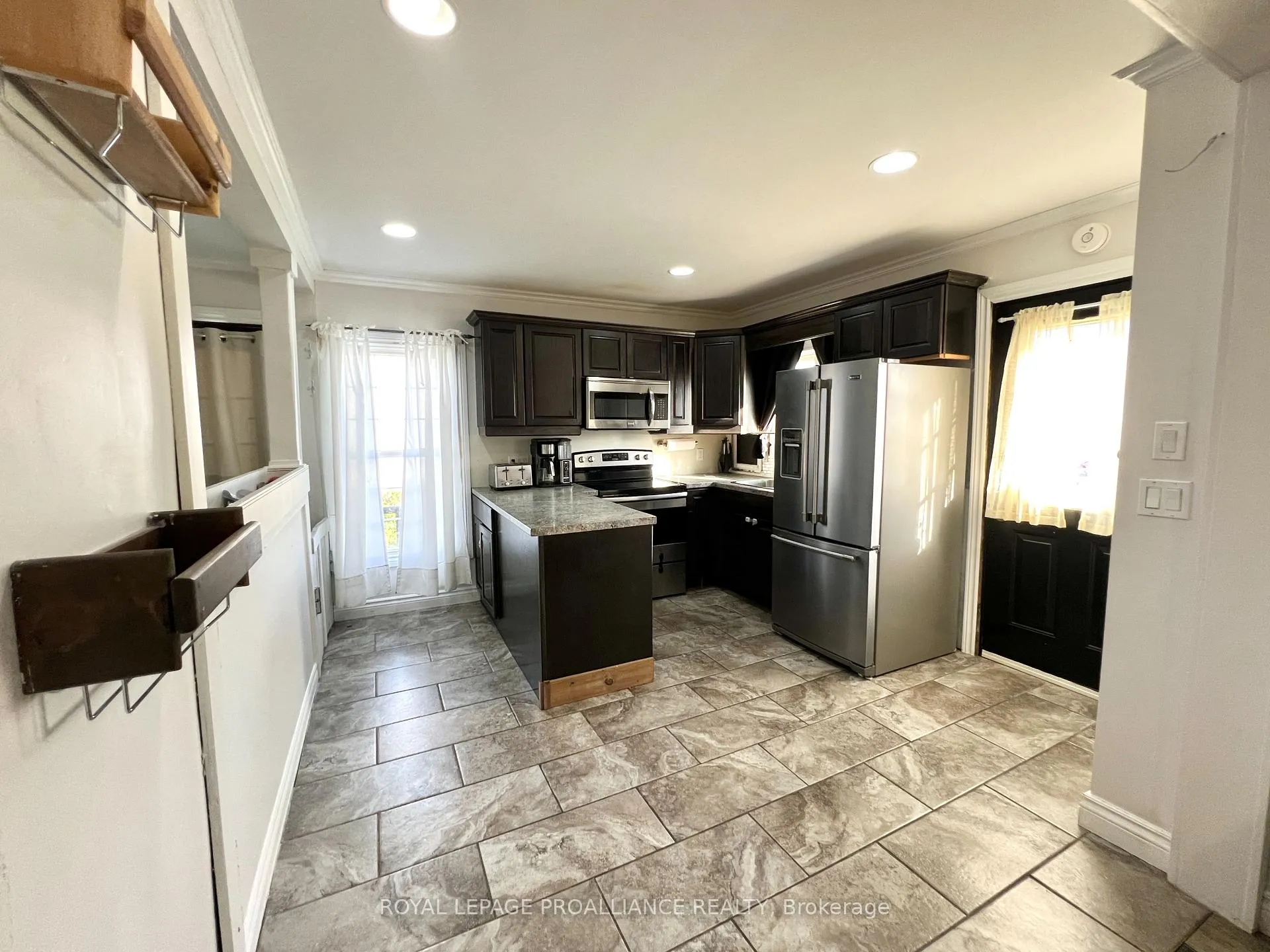 Photo 7 of 24 Russell Street, Belleville, Belleville Ward — HOMEH
