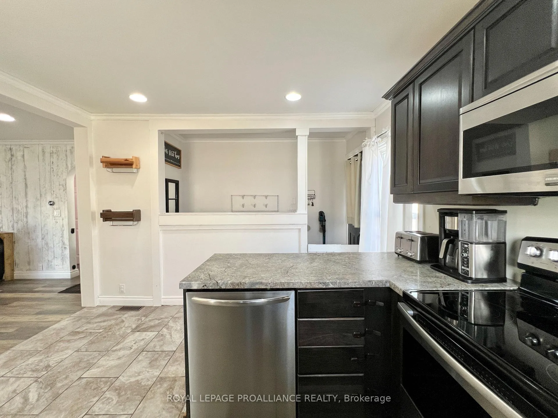 Photo 10 of 24 Russell Street, Belleville, Belleville Ward — HOMEH