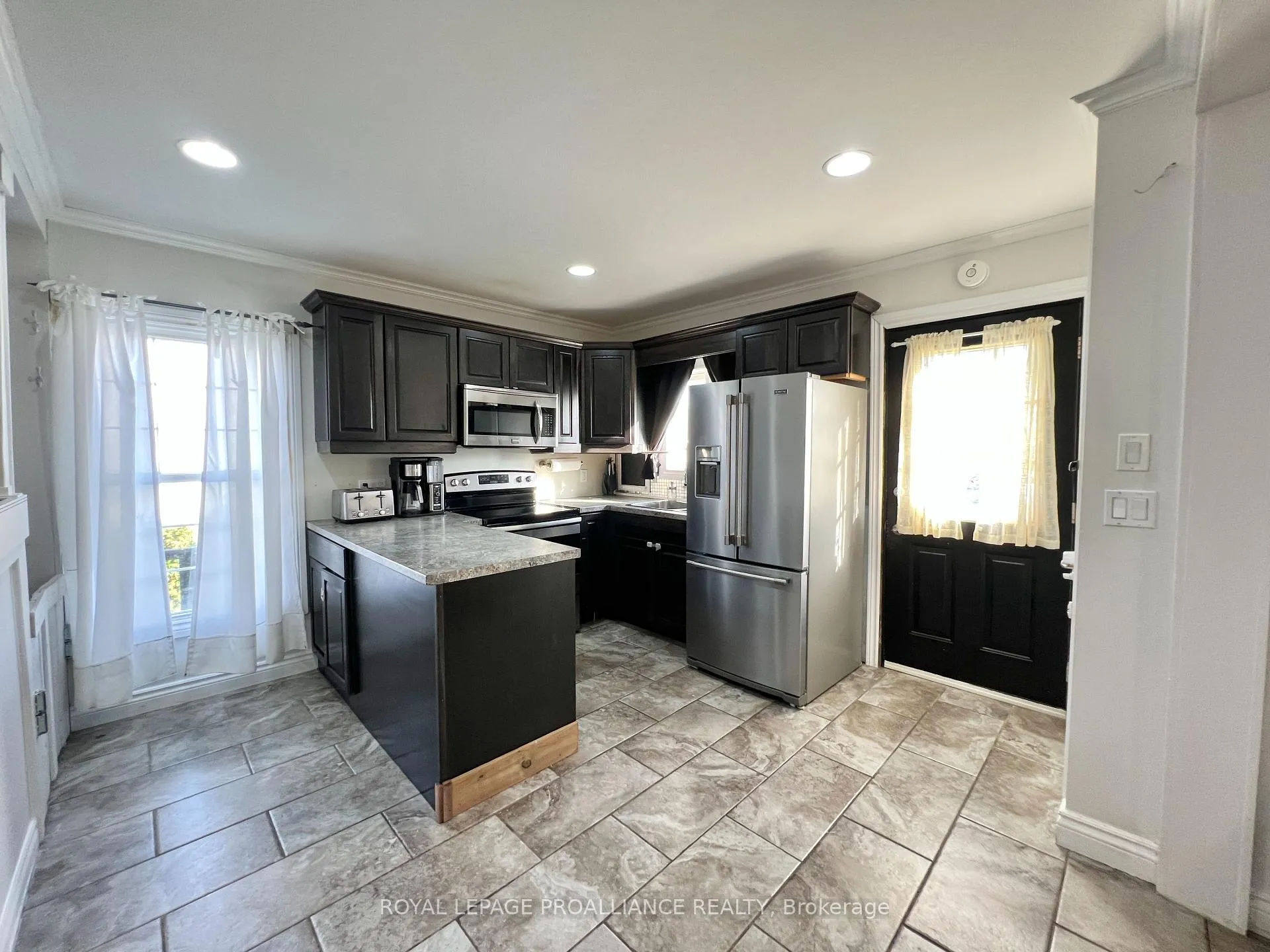 Photo 11 of 24 Russell Street, Belleville, Belleville Ward — HOMEH