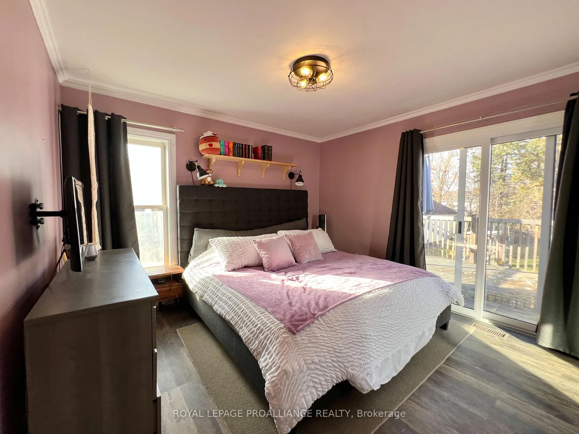 Photo 13 of 24 Russell Street, Belleville, Belleville Ward — HOMEH