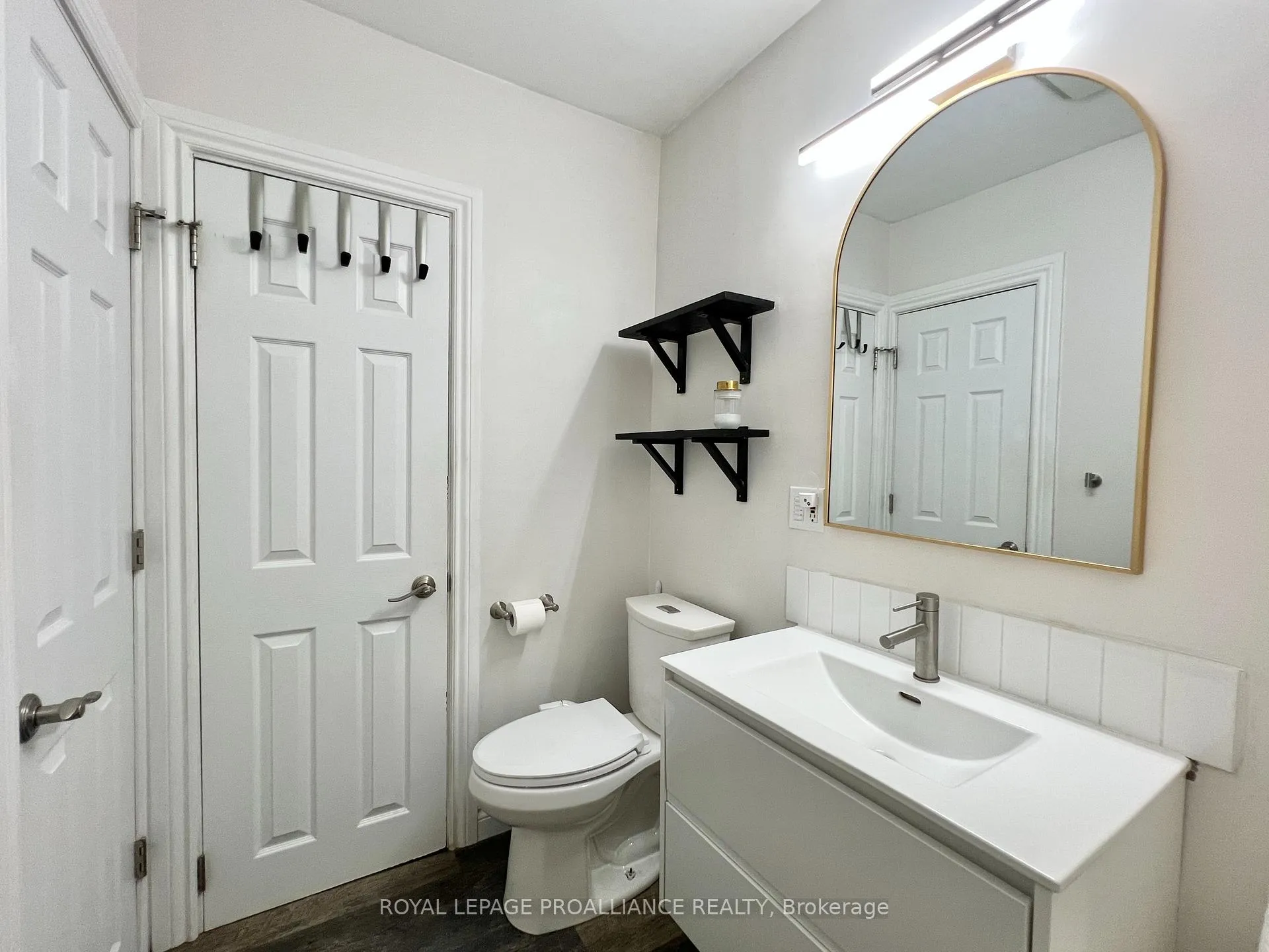 Photo 14 of 24 Russell Street, Belleville, Belleville Ward — HOMEH